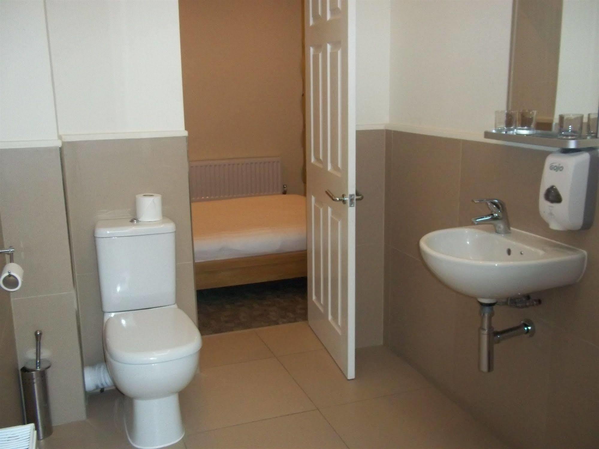 Clapham Guest house 4*