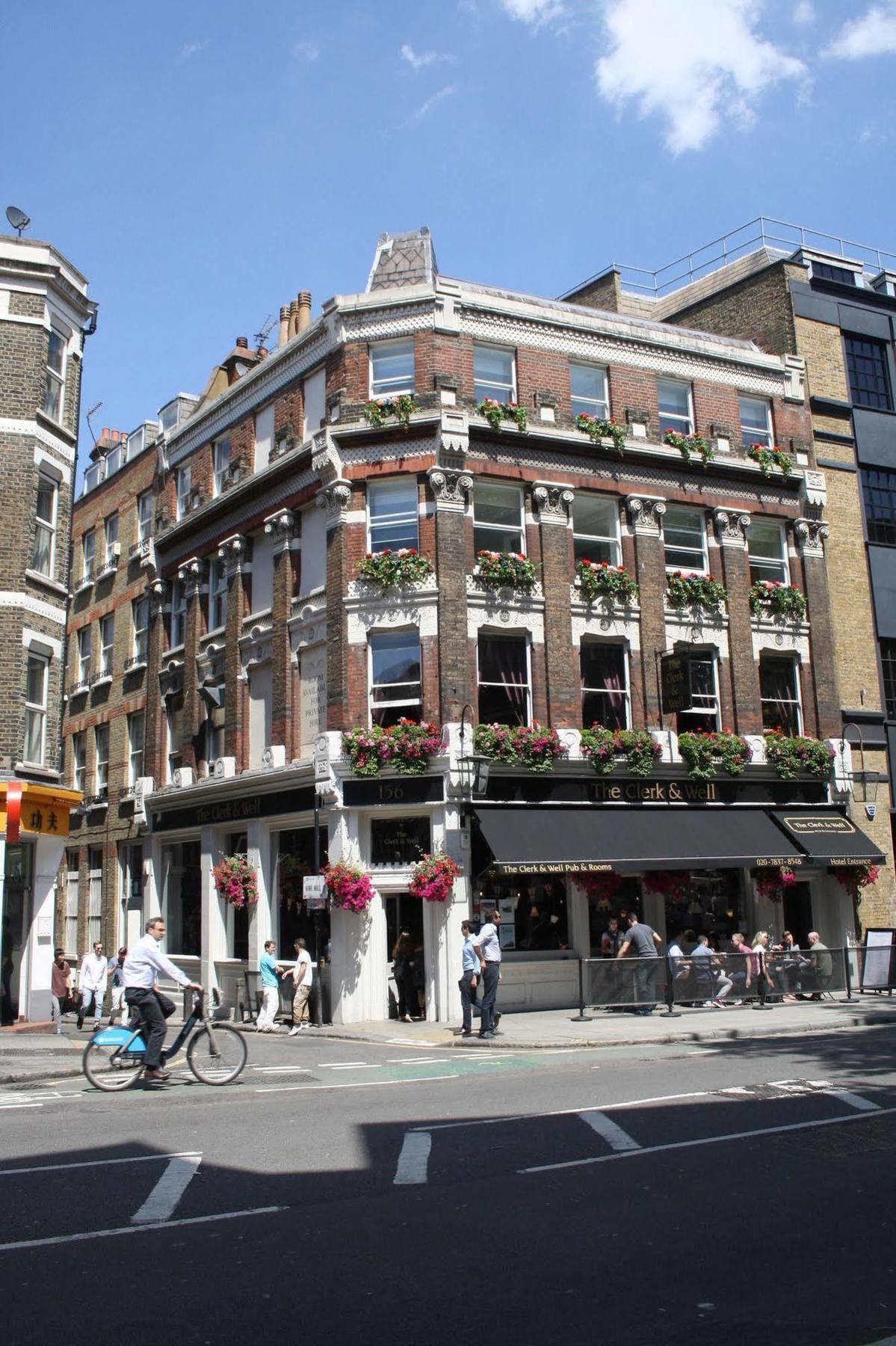 The Clerk & Well Pub And Hotell