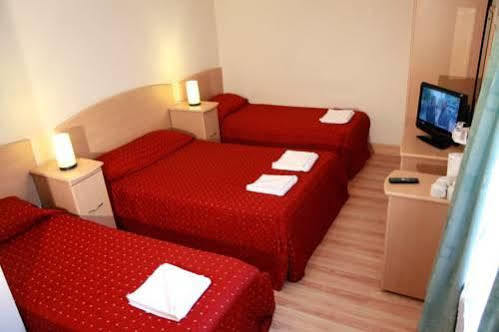 Elmwood Hotel 2*