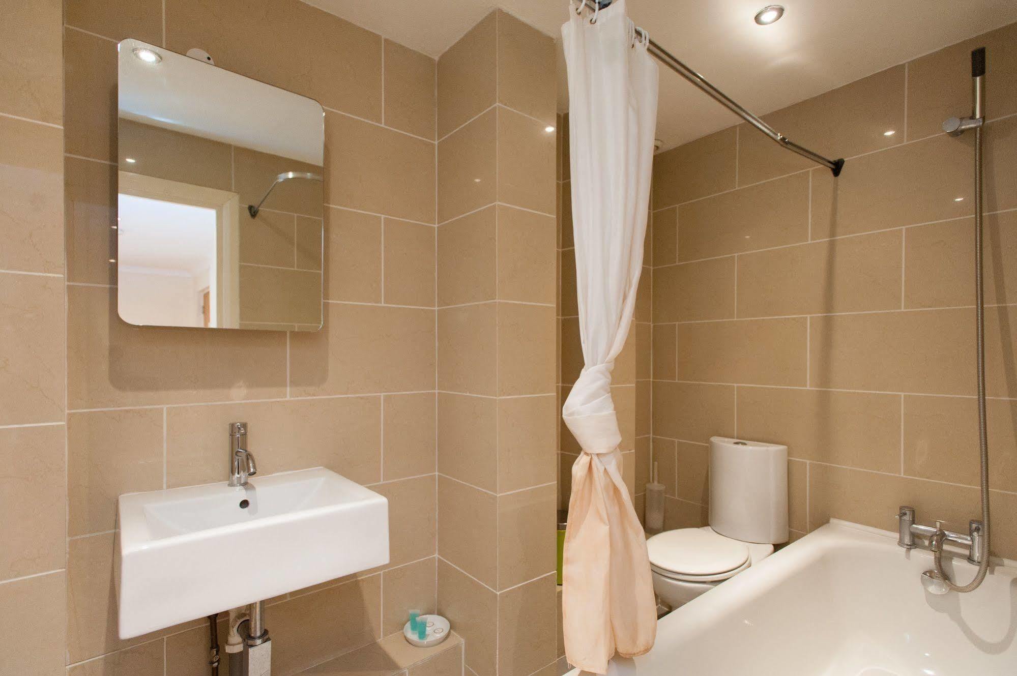 Serviced Apartment *