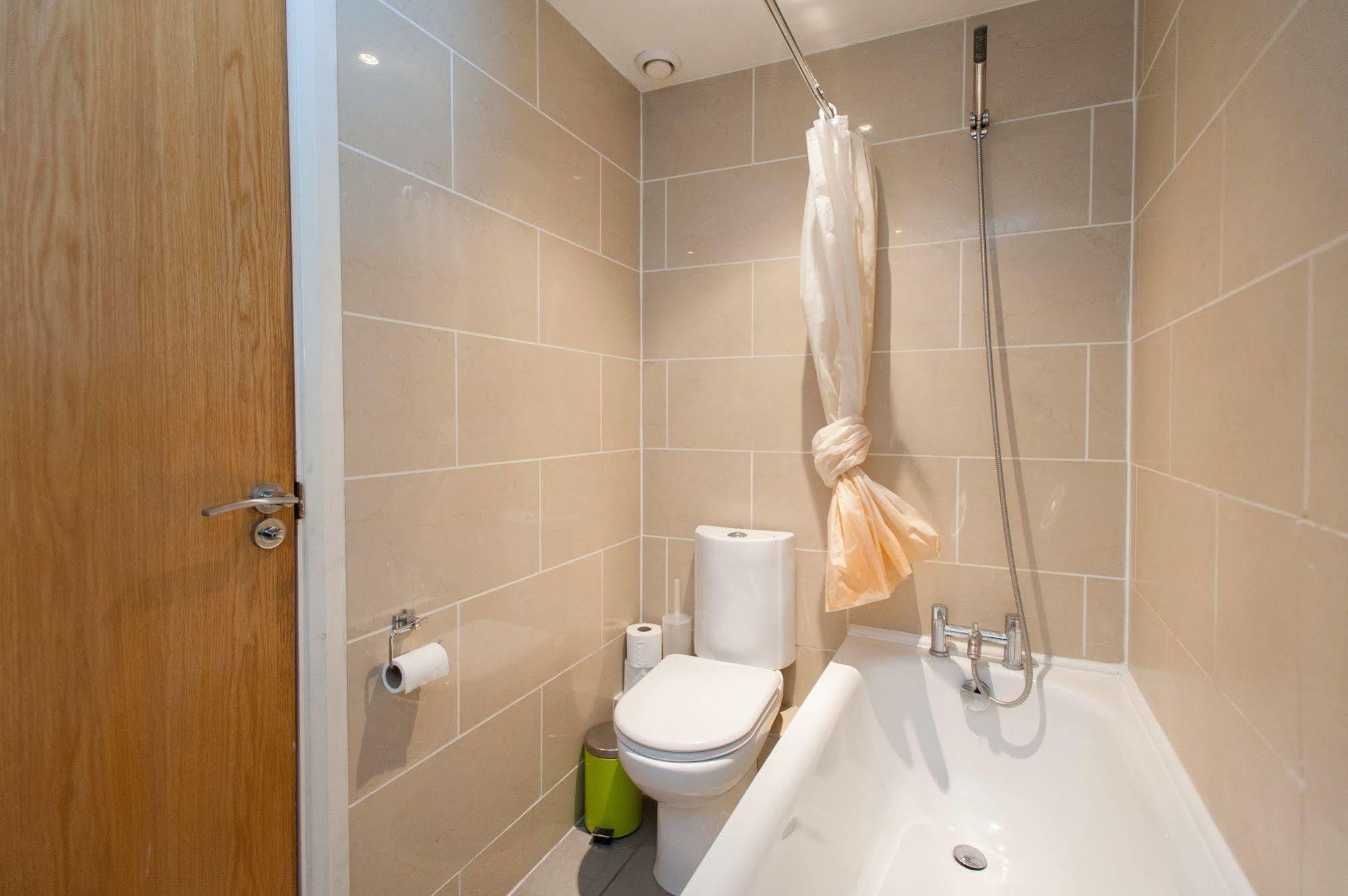 Serviced Apartment *