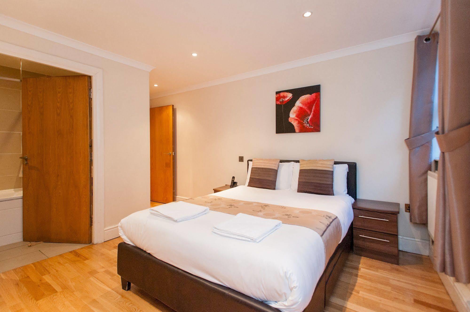 Serviced Apartment