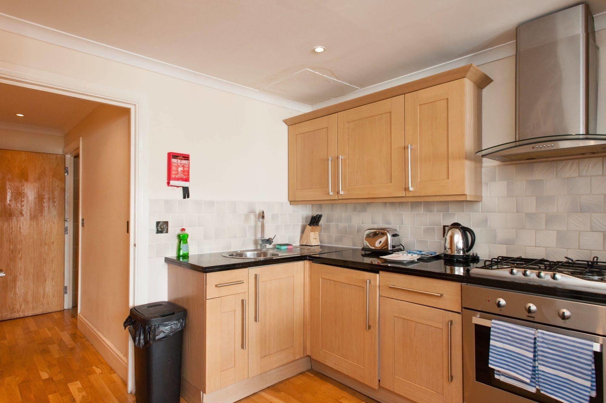 Serviced Apartment *