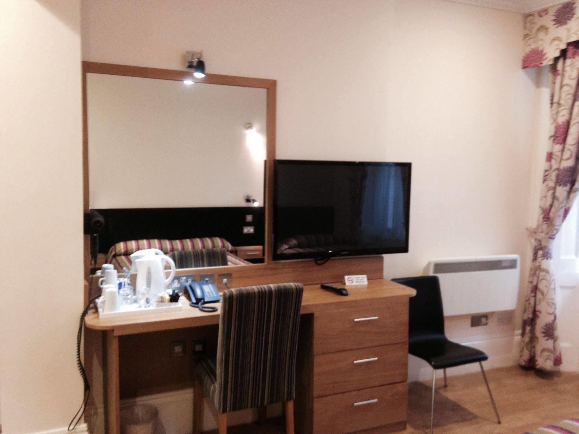 Athena - 3* London