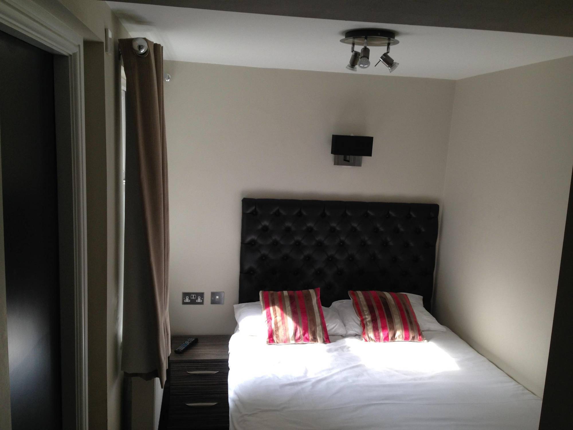 Sara Bed & Breakfast London