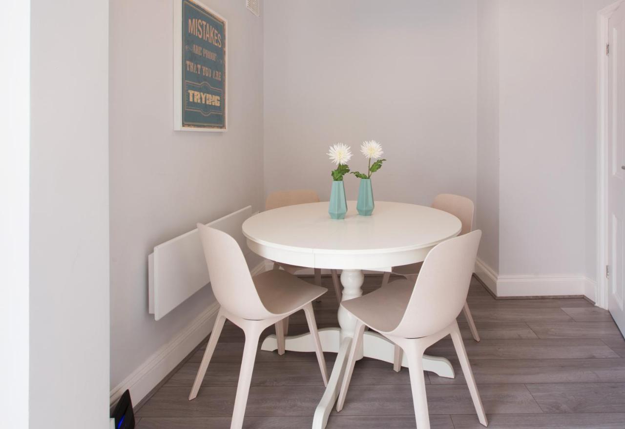 Emperors Gate By Allo Housing Apartment *