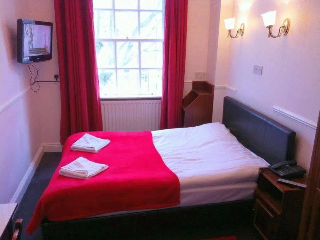 Springfield Hotel 2*