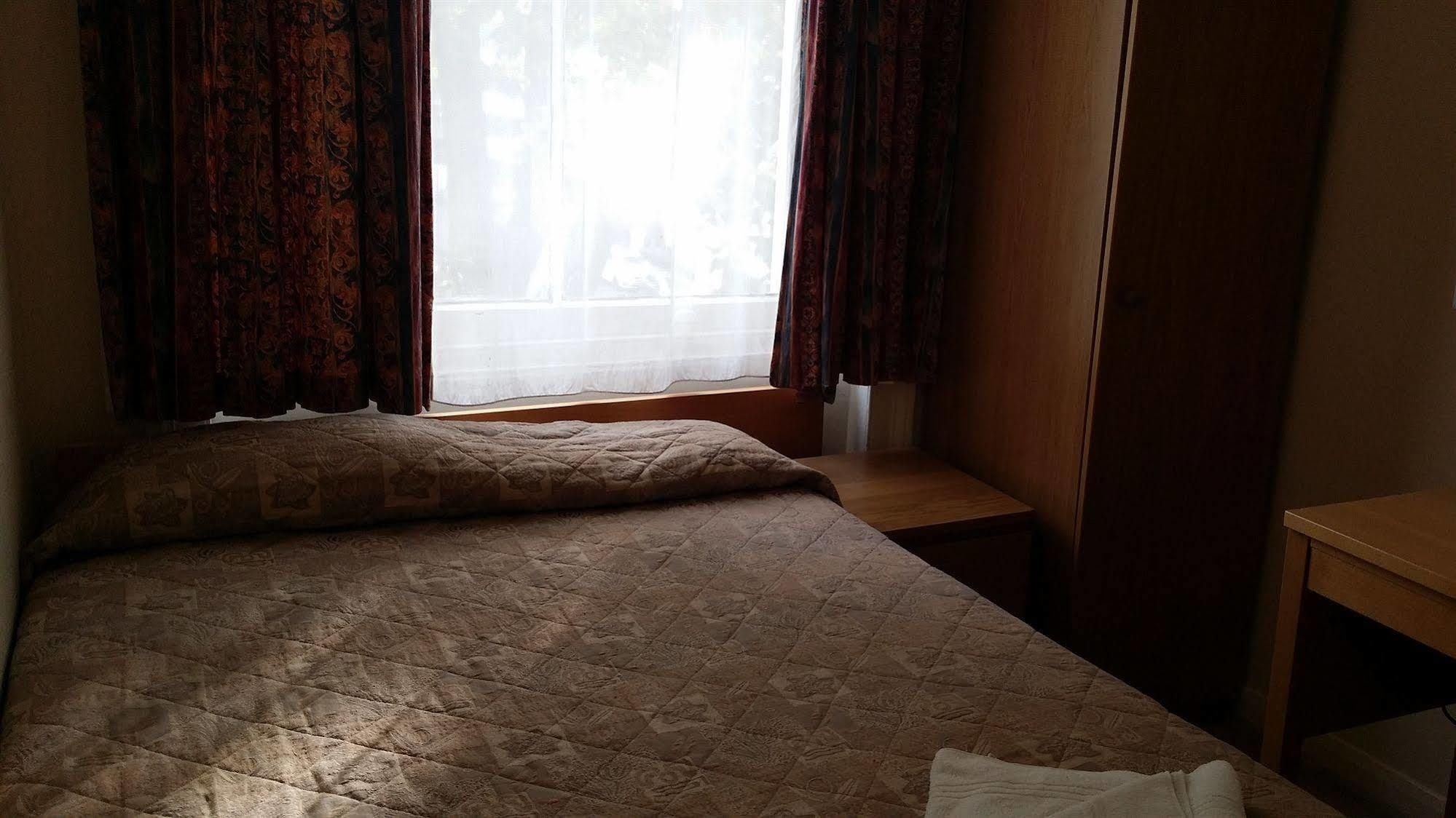 Palace Court 2* London