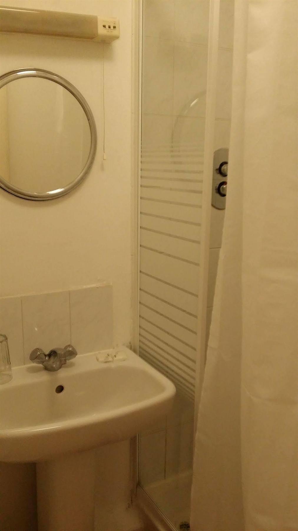 Palace Court 2* London