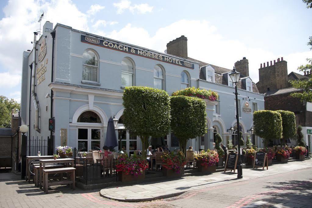 Hotel Coach & Horses London
