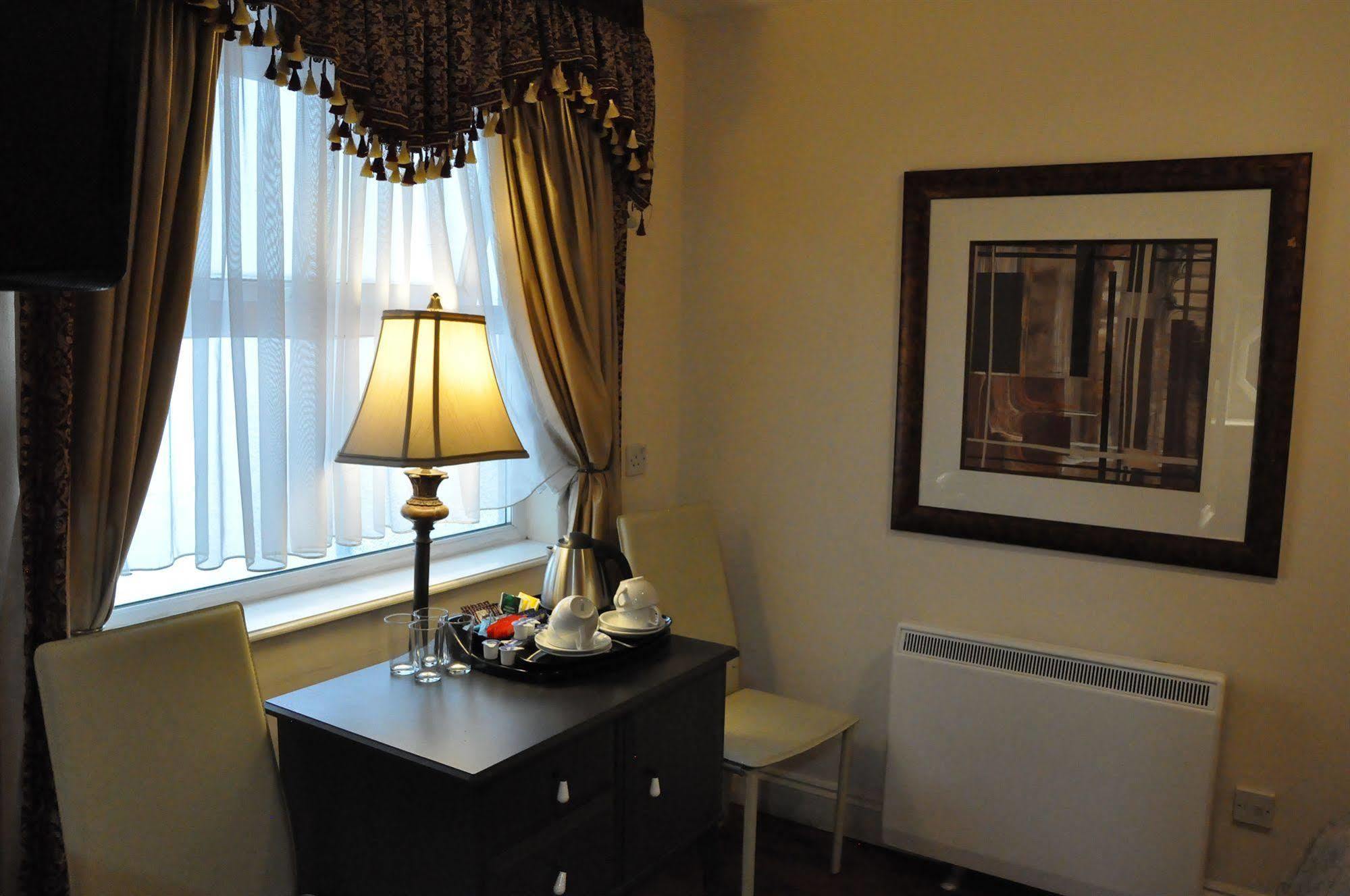 Piccolino Hyde Park 2*