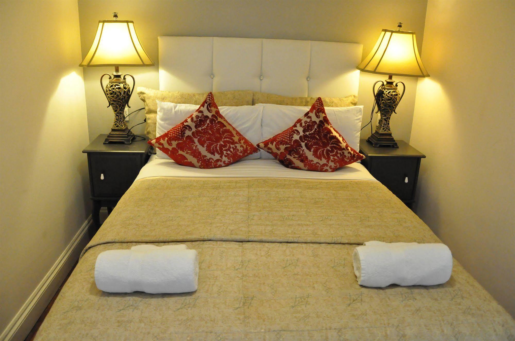 Piccolino Hyde Park 2*
