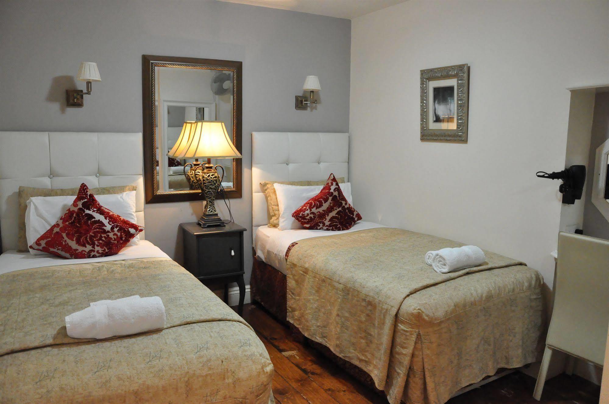 Piccolino Hyde Park 2*