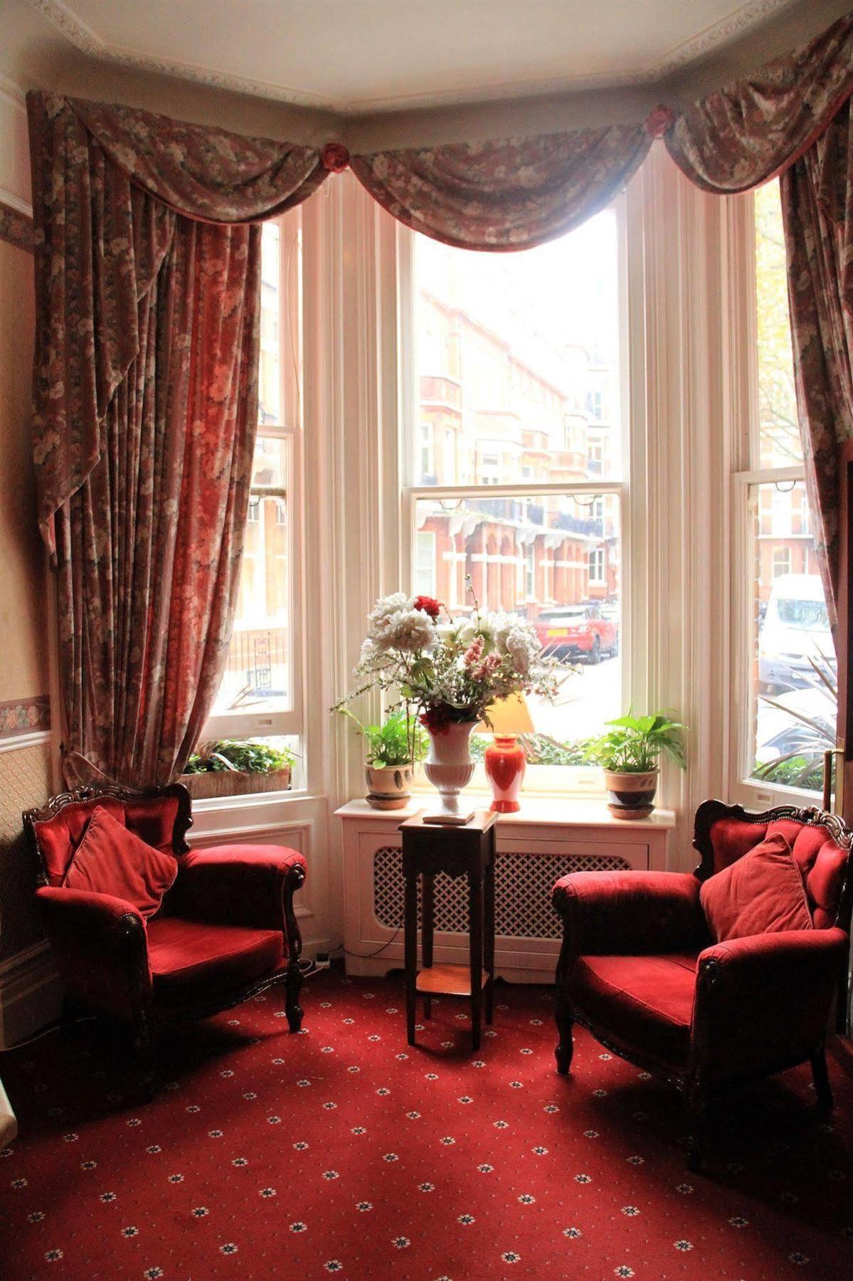 Maranton House Hotel 3*