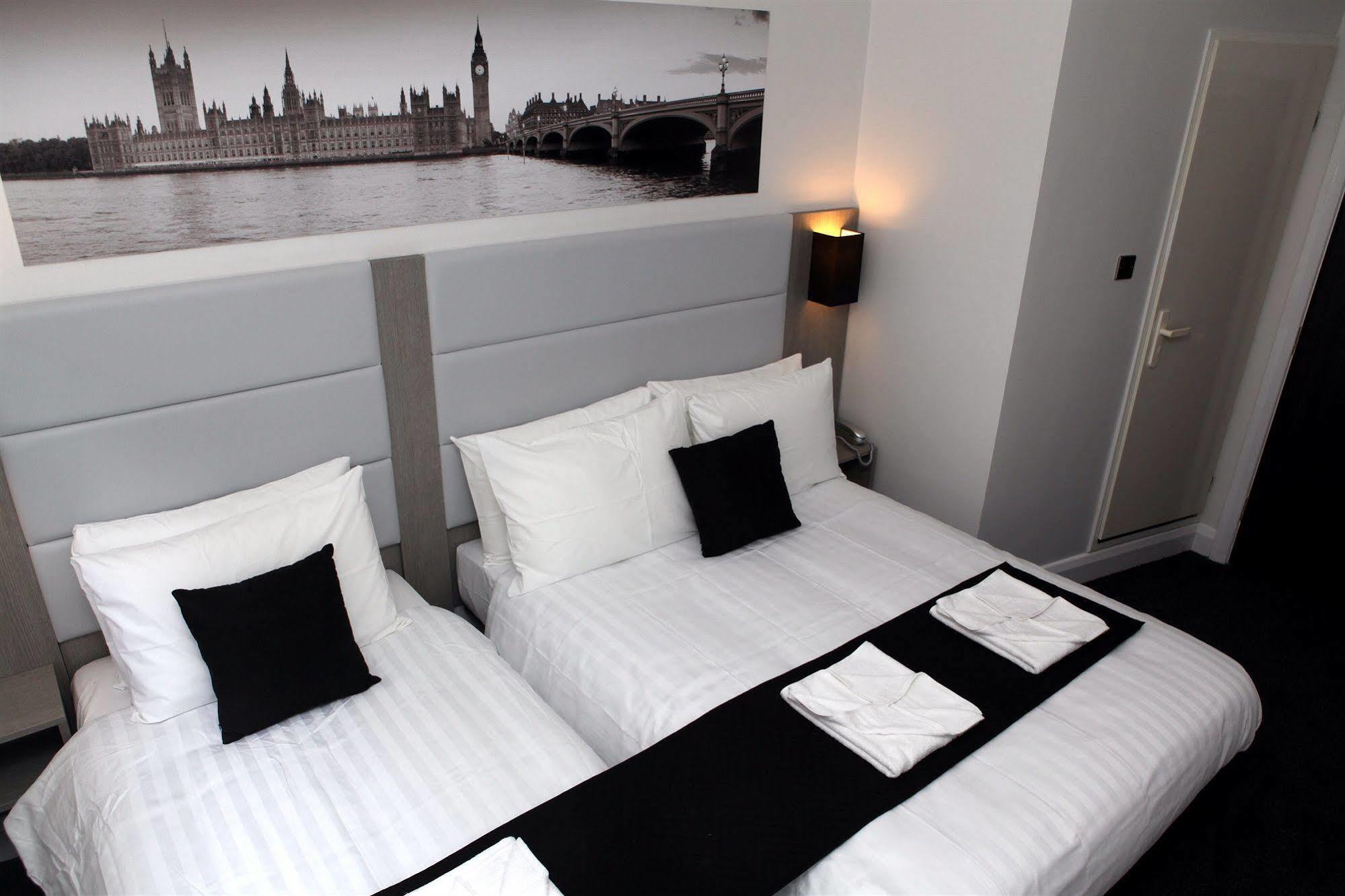 Hotel The Omega