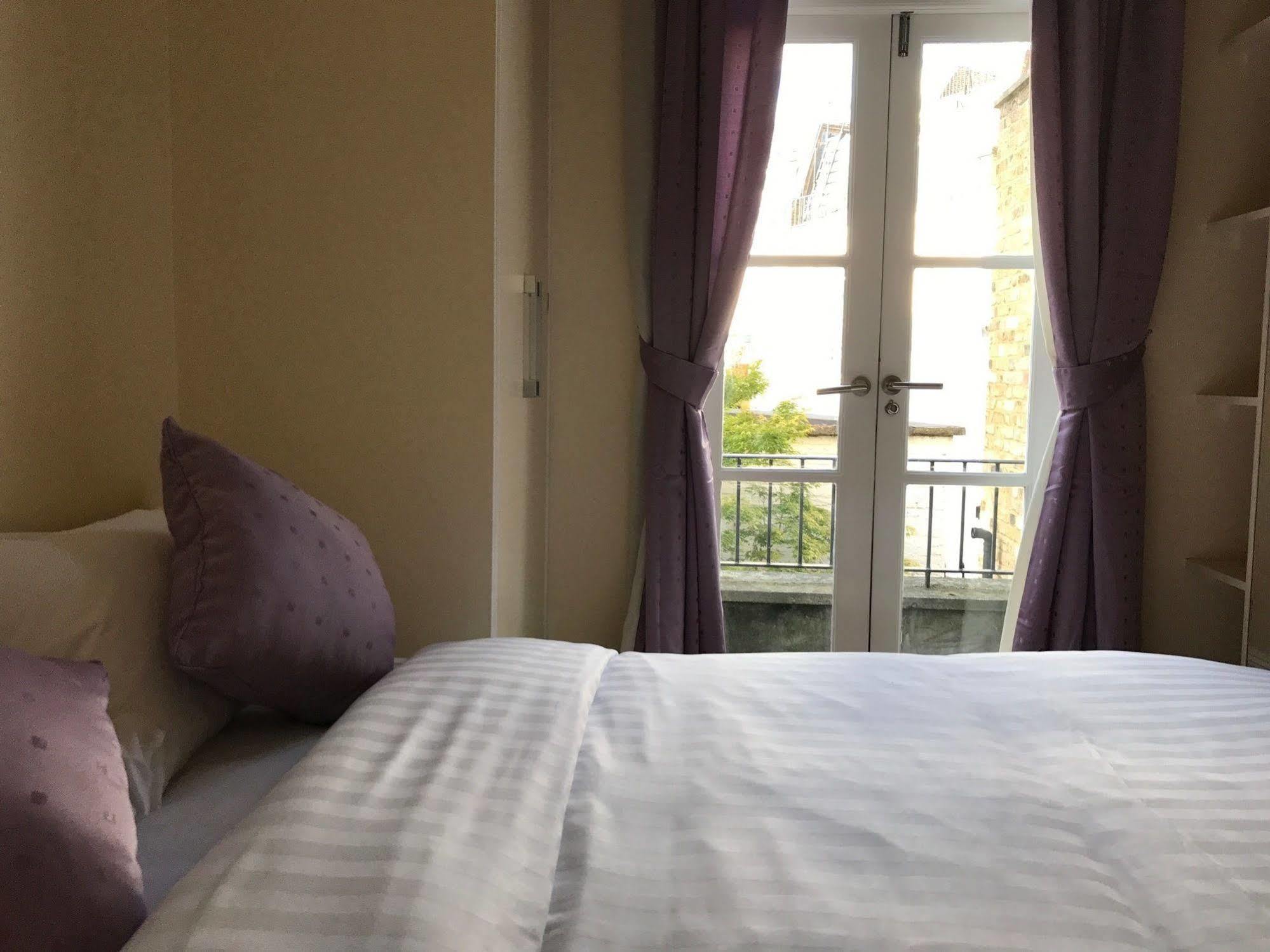 Hotel Oyo Bakers 3*