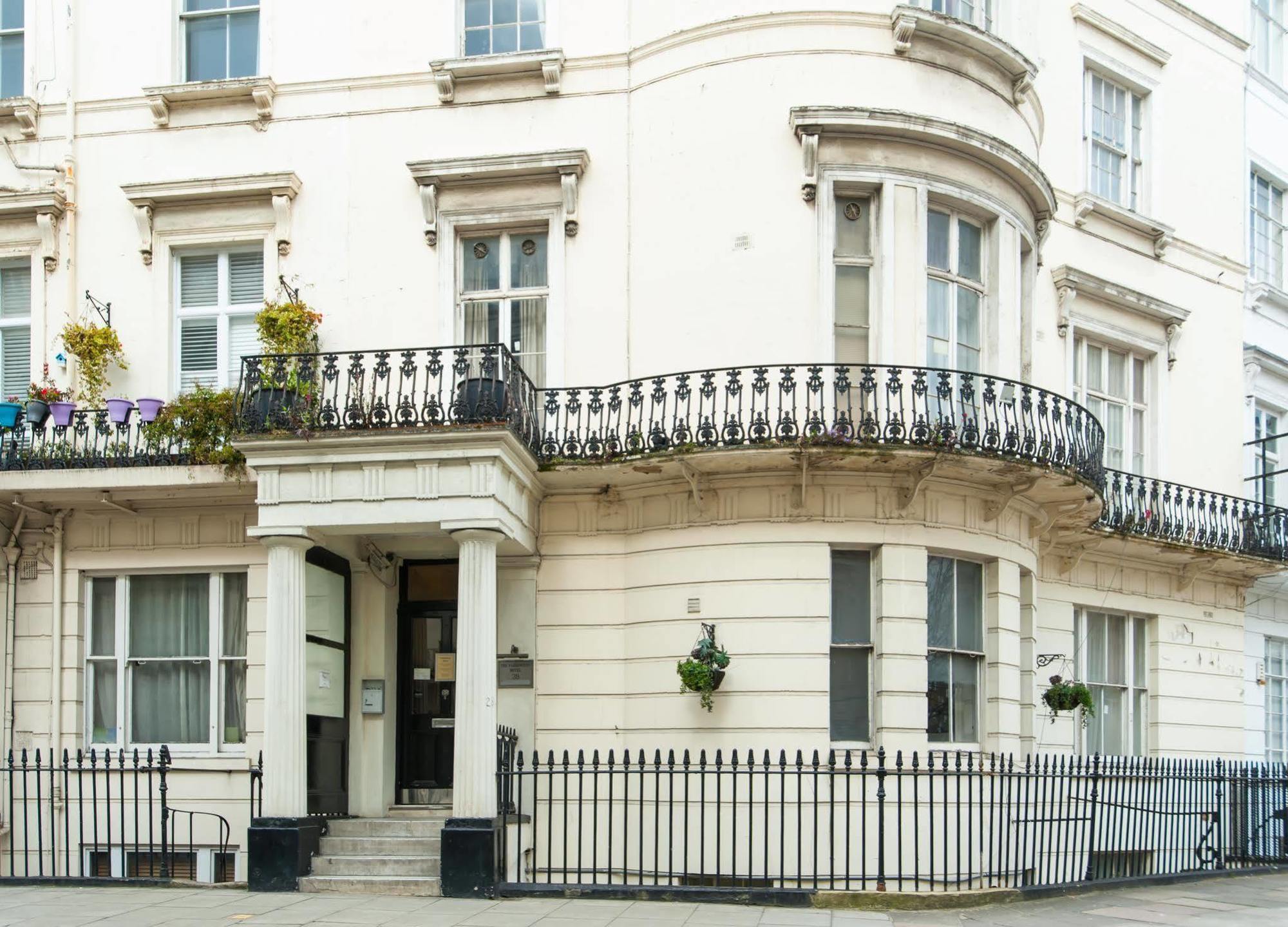 Hotel The Crescent Hyde Park 4*