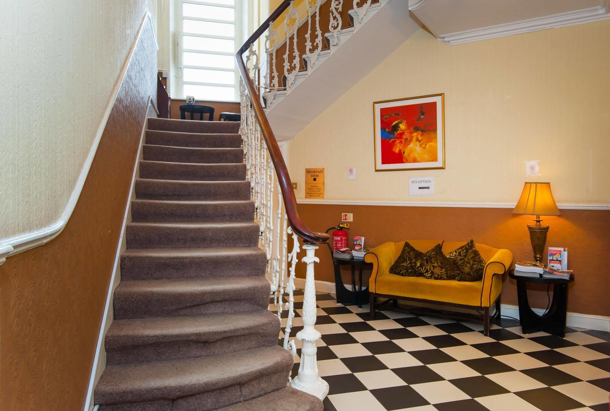 Hotel The Crescent Hyde Park 4*