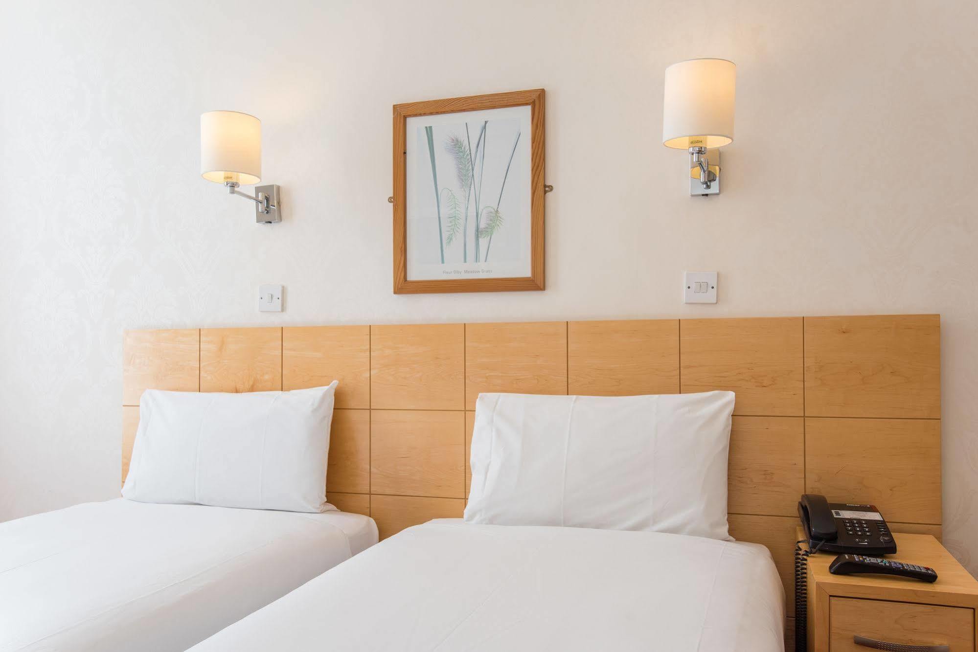 Oliver Plaza Hotell 4*