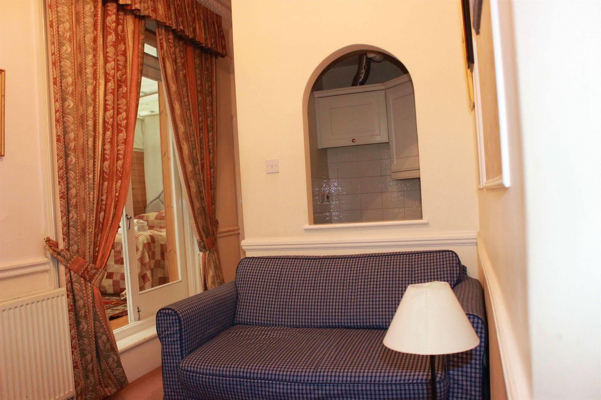 Kensingtoncourt 3*