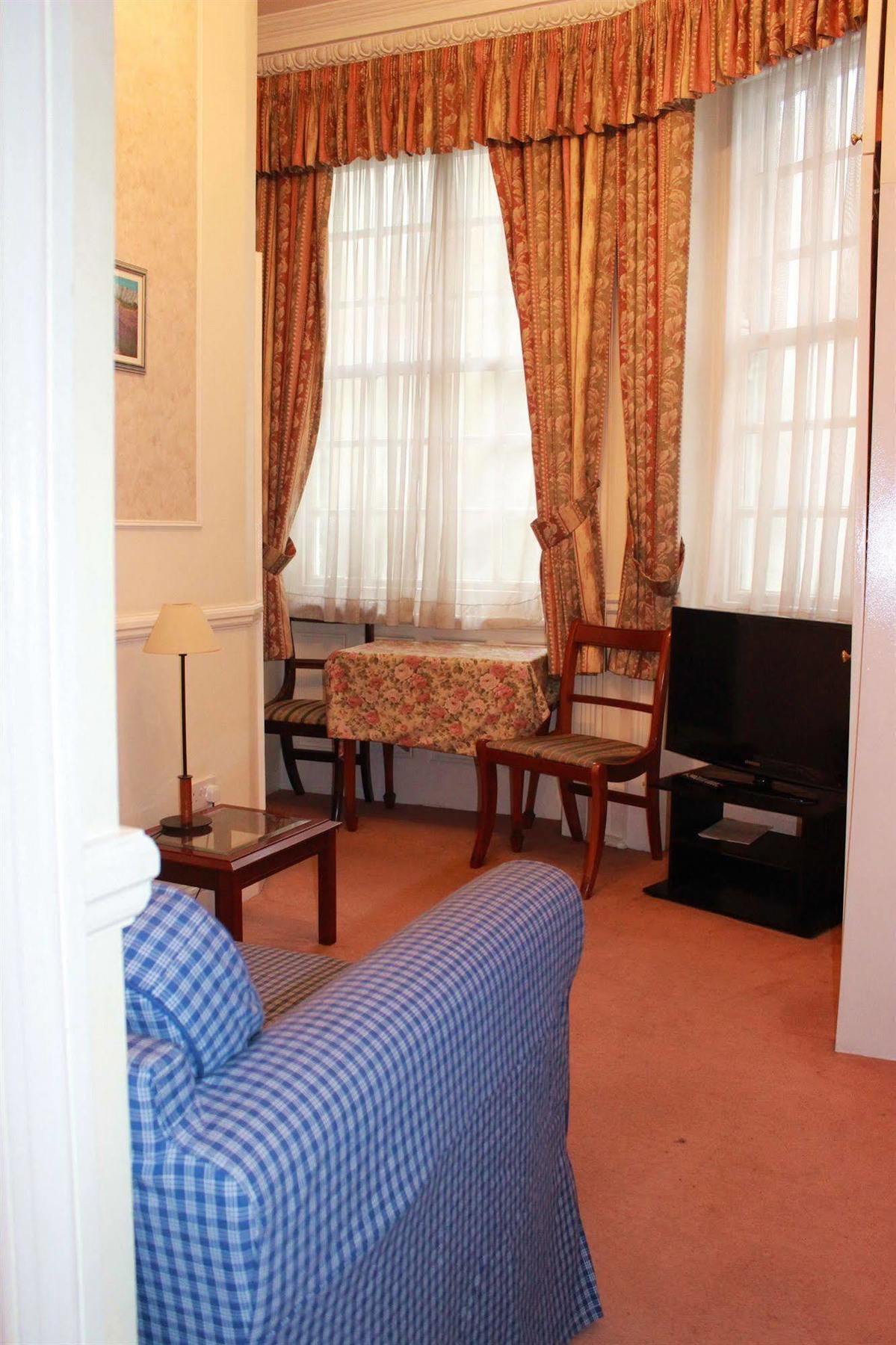 Apartahotel Kensingtoncourt 3*