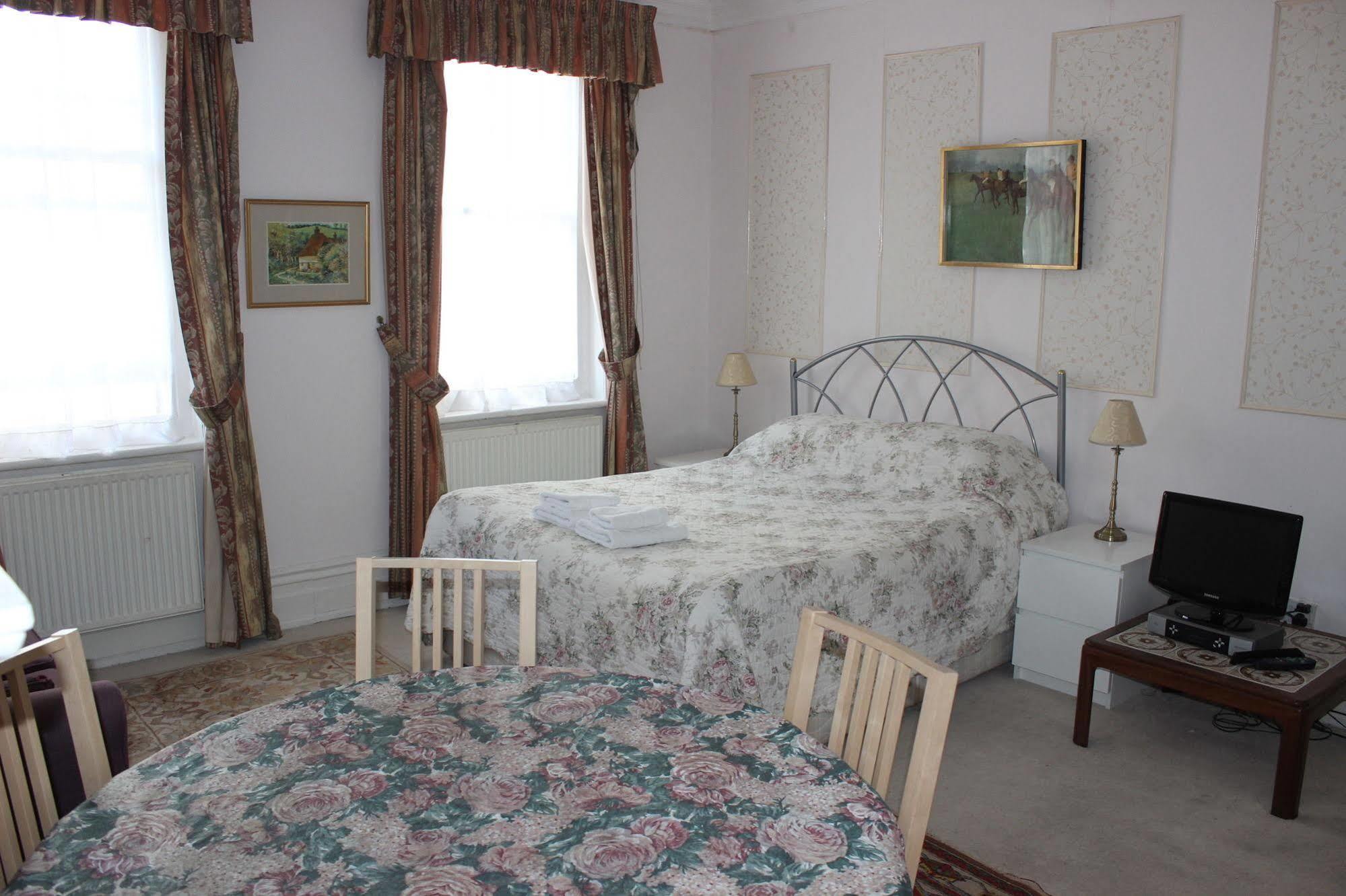 Kensingtoncourt Apartahotel 3*