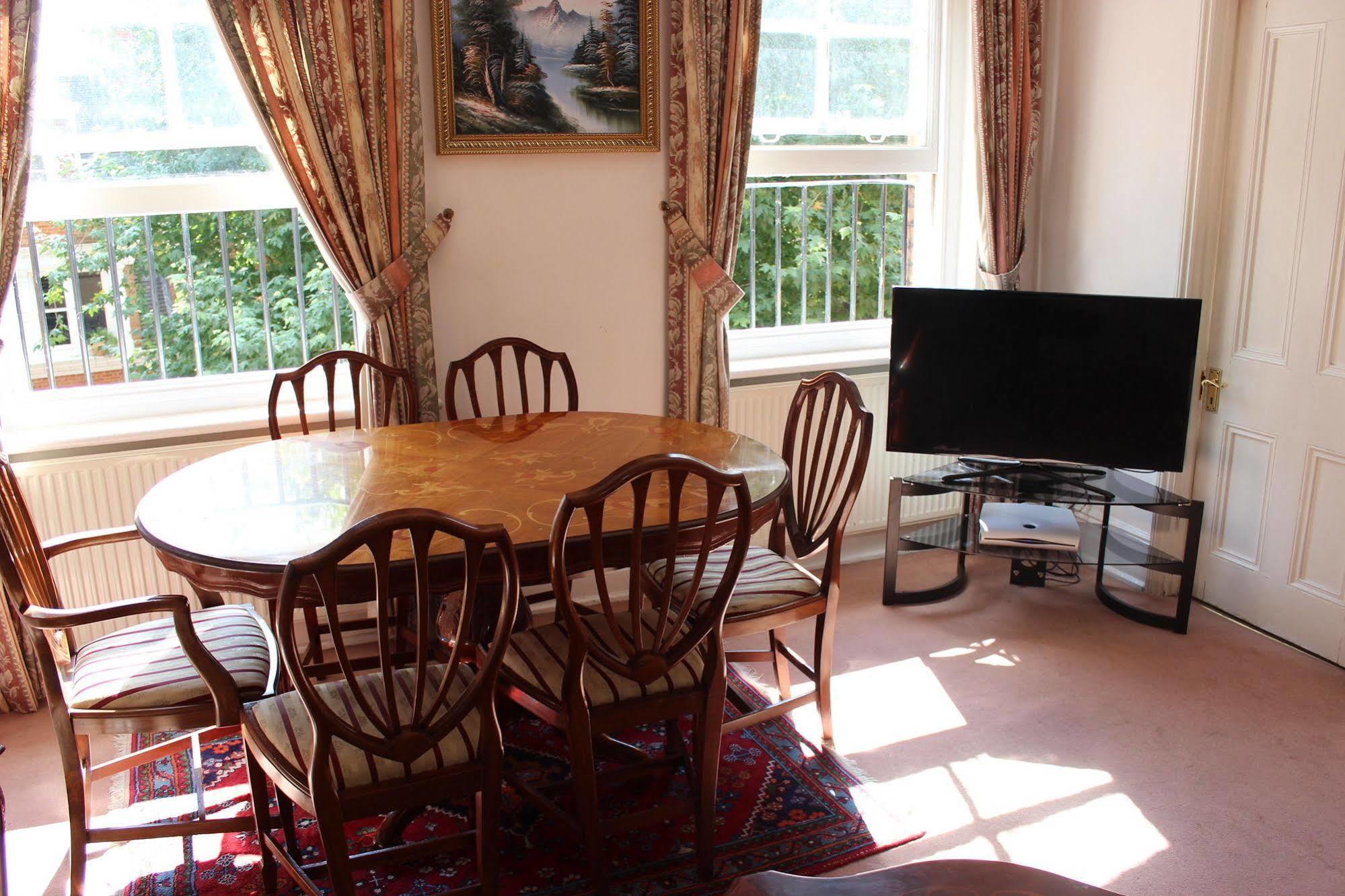 Apartahotel Kensingtoncourt 3*