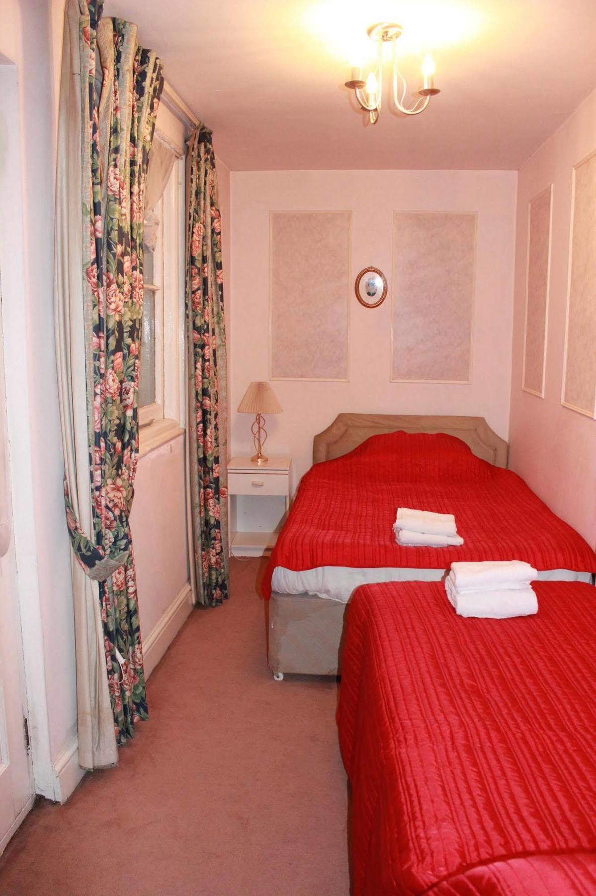 Aparthotel Kensingtoncourt 3*