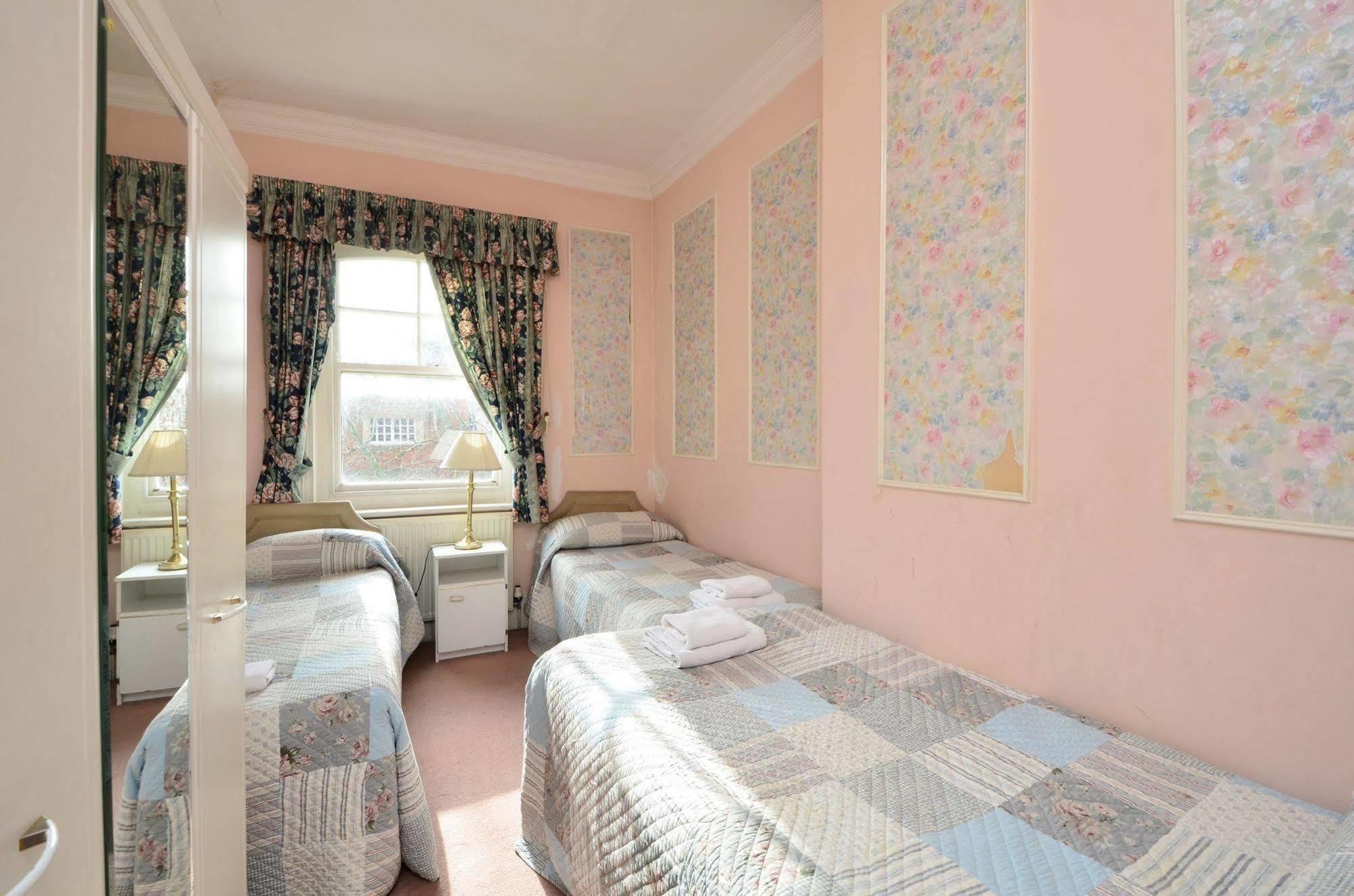 Apartahotel Kensingtoncourt 3*