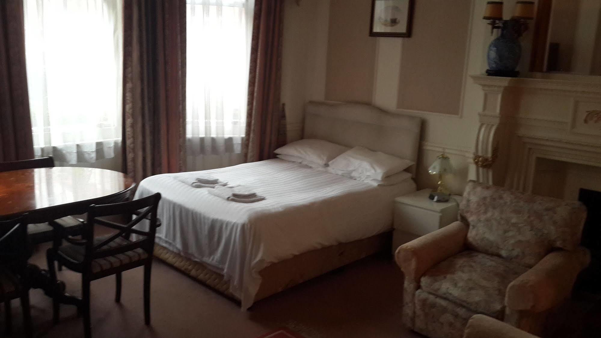 Kensingtoncourt Apartahotel 3*