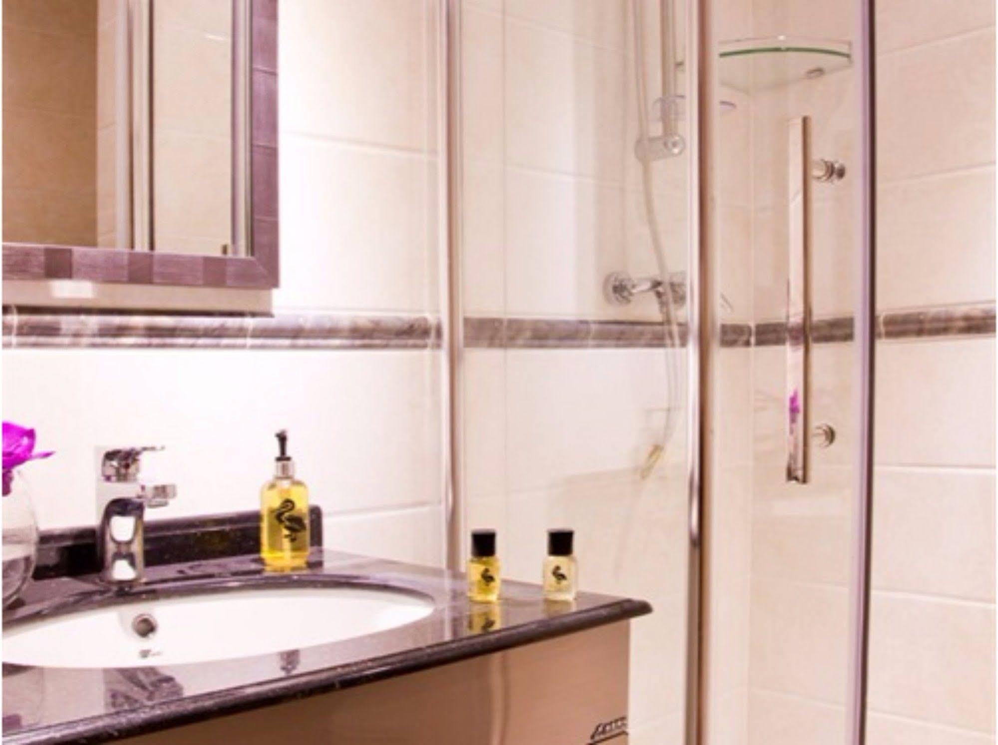 Russell Square Hotel
