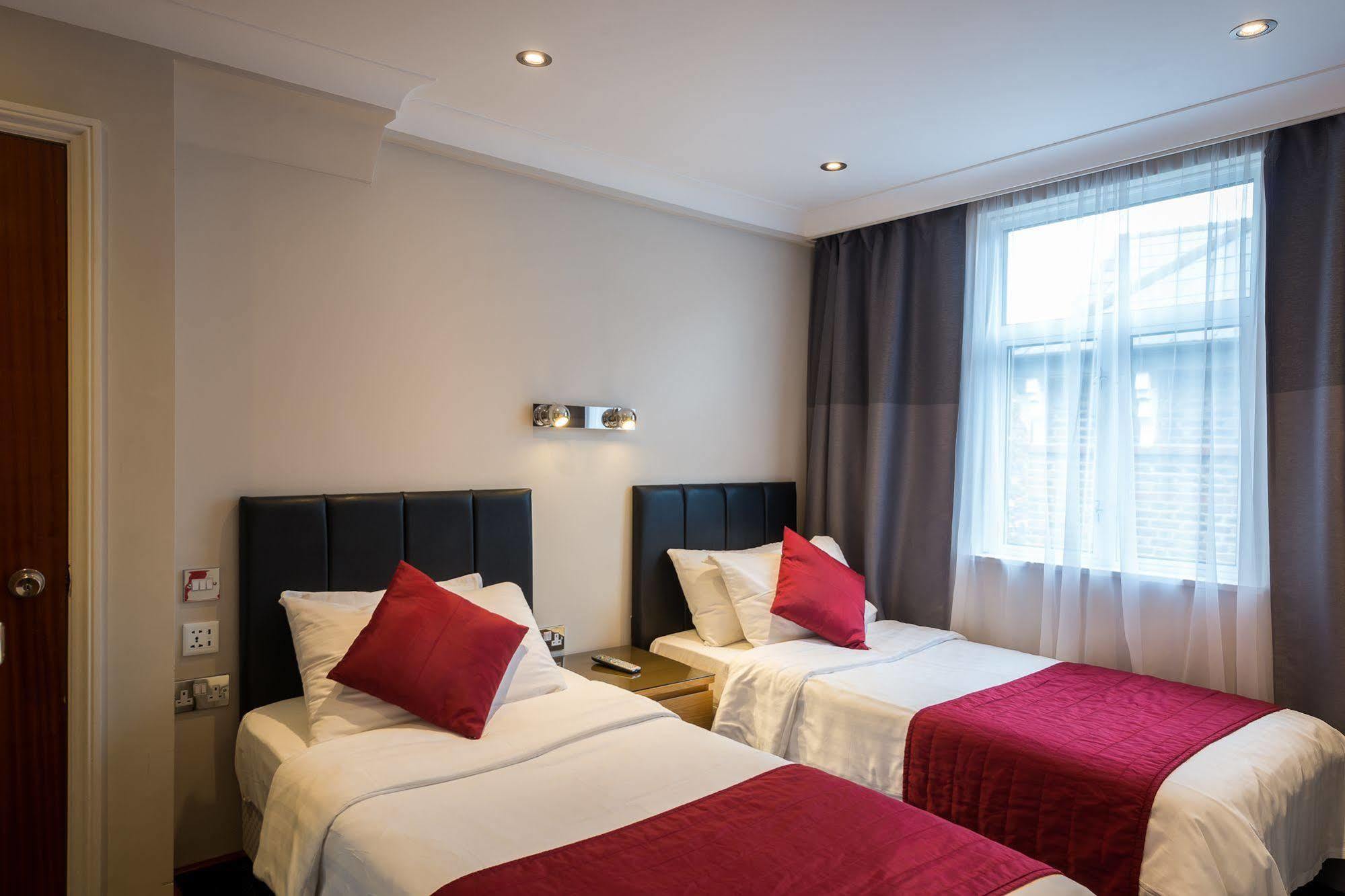 Adria 3* London