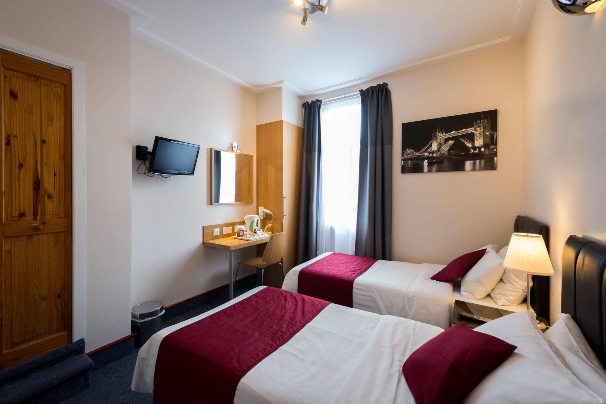 Hotell Adria 3*