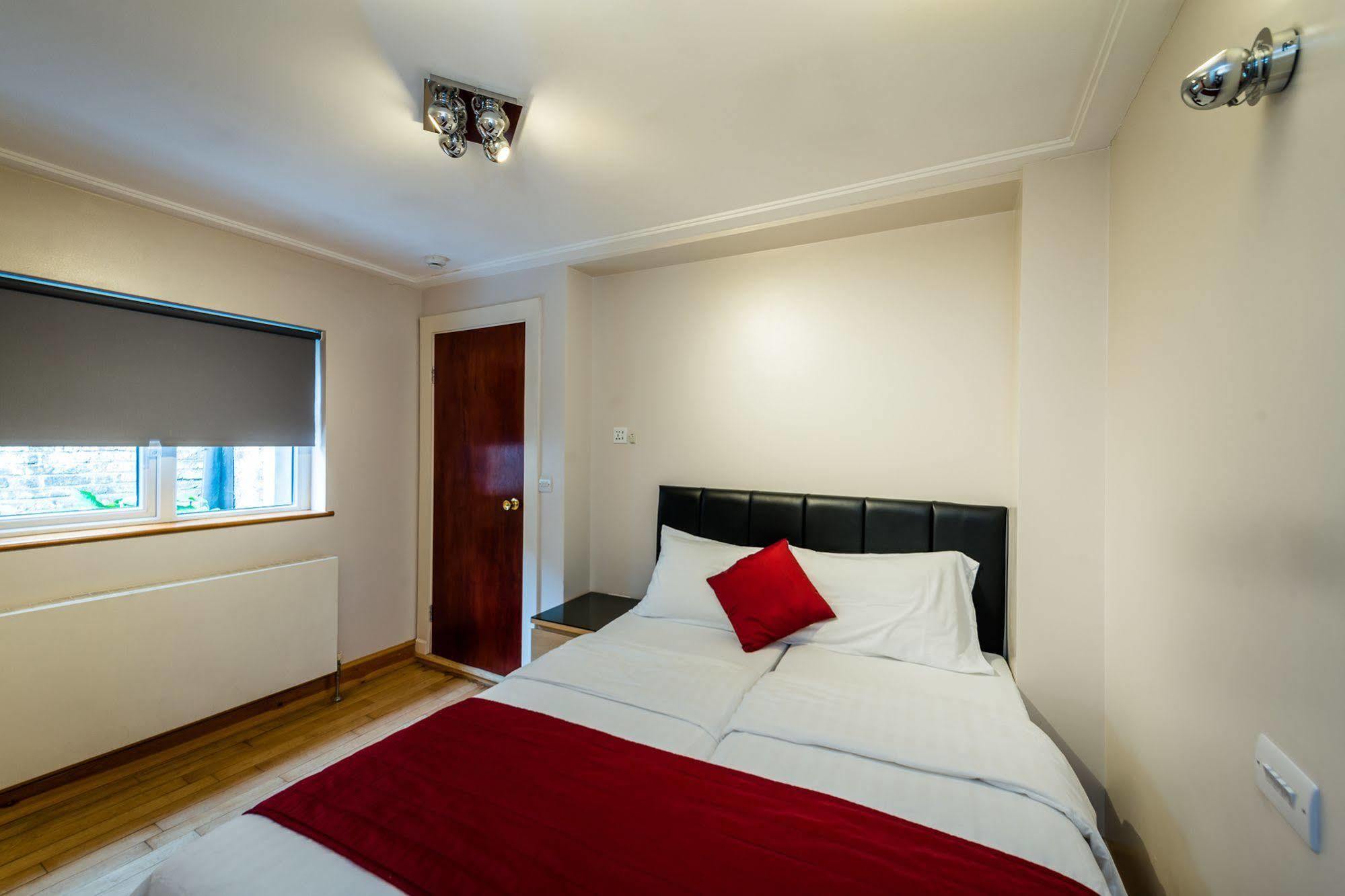 Adria 3* London