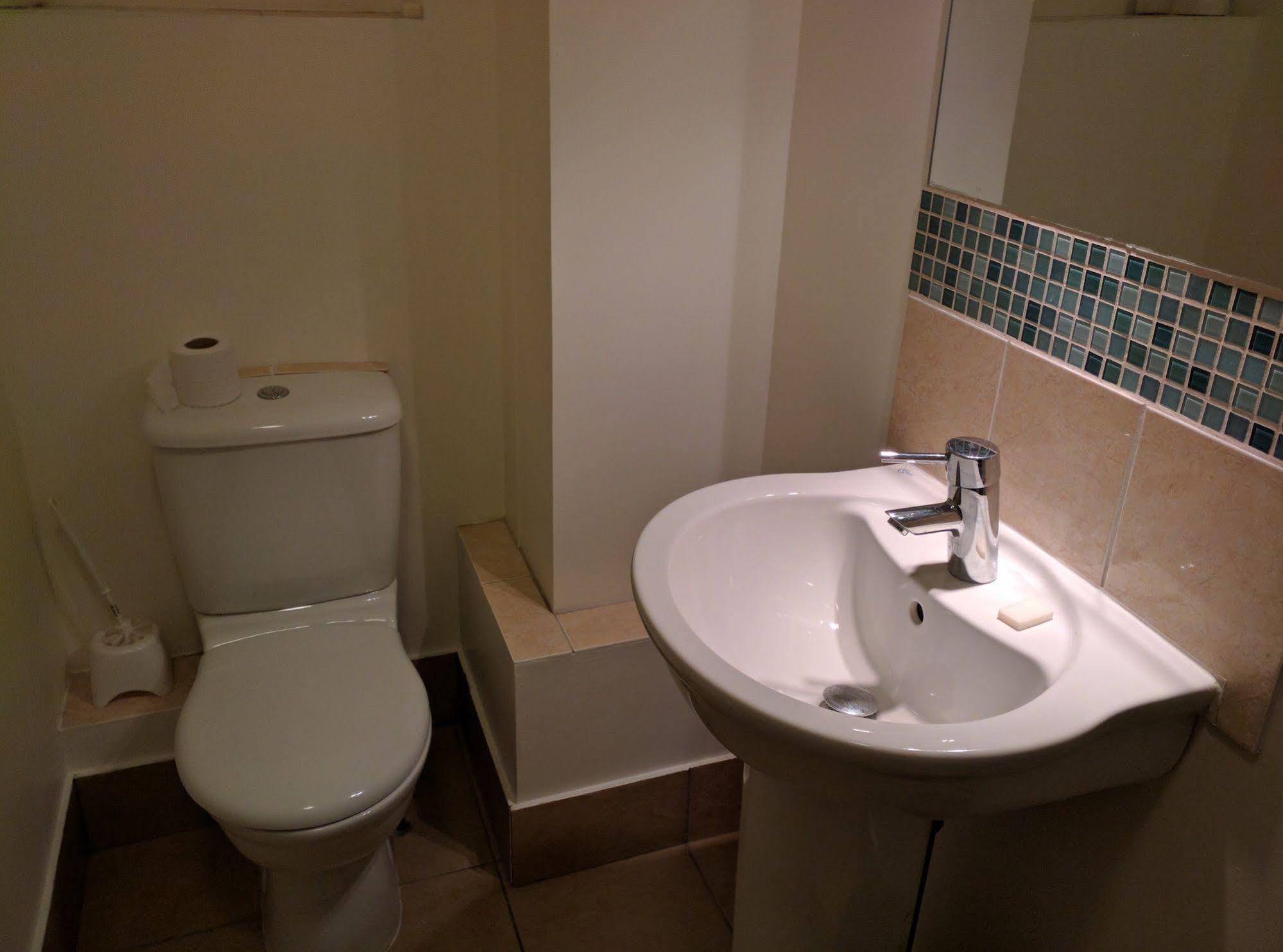 Guest house A To B 2*
