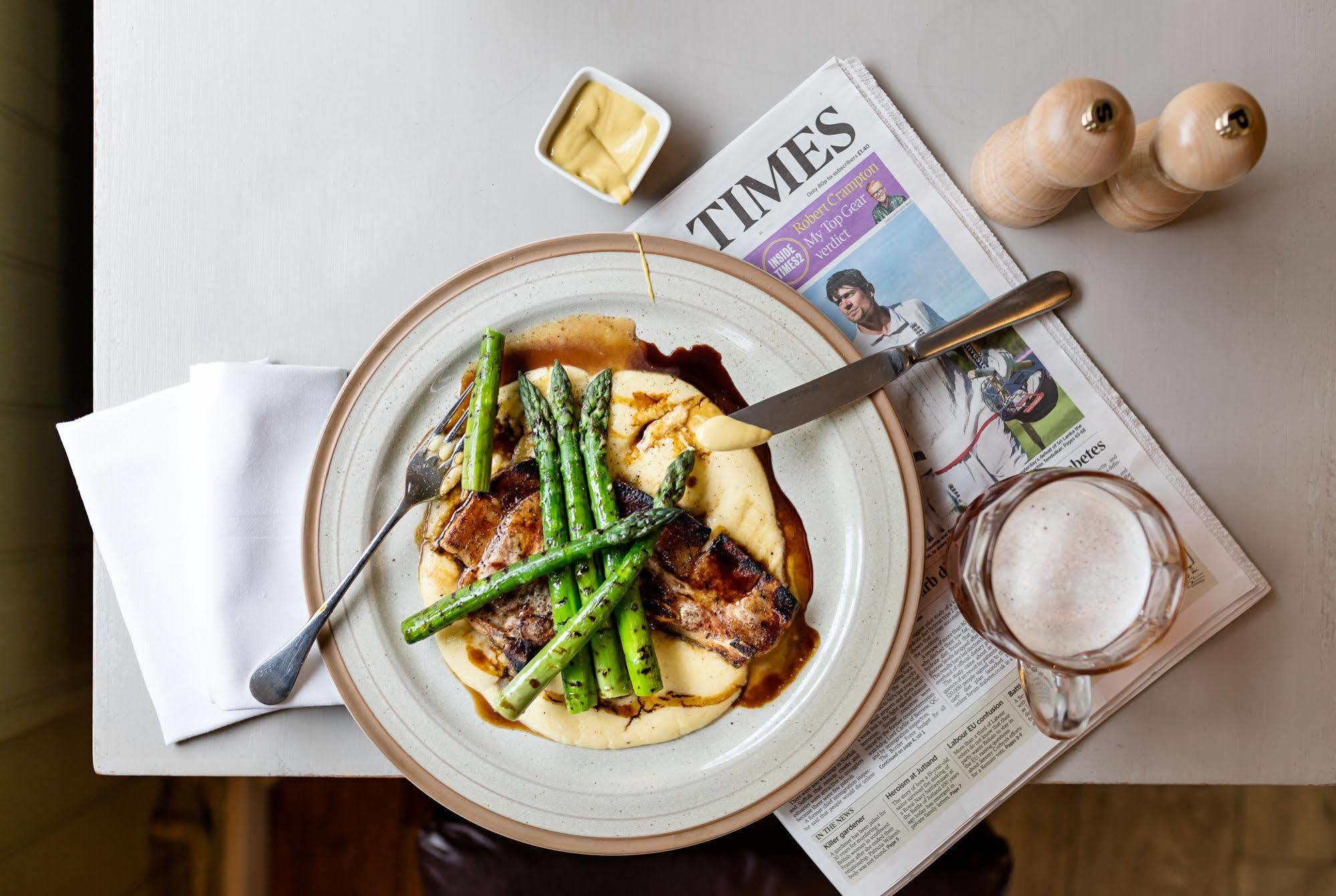 Fox And Grapes Inn 3*
