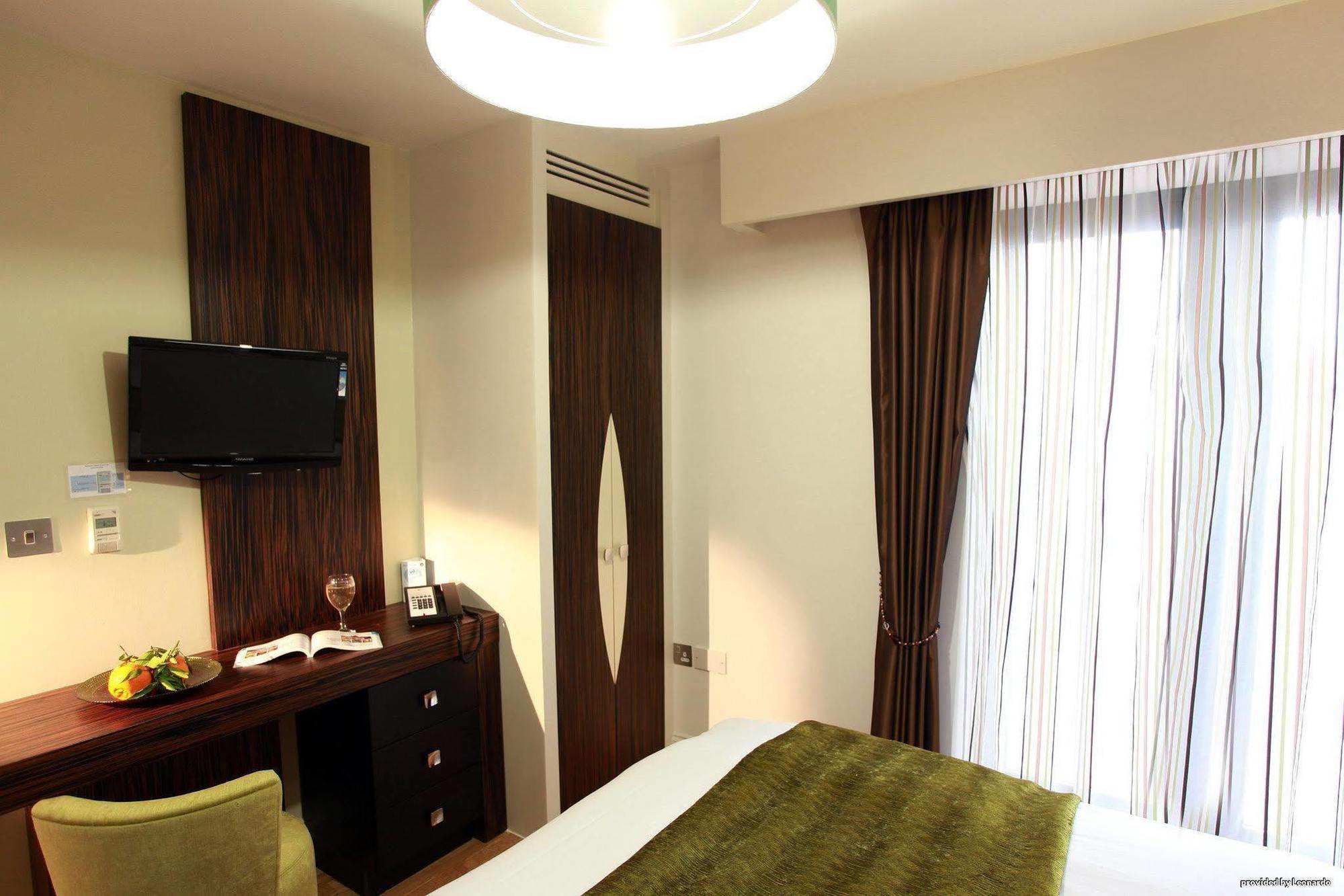Maitrise Ealing - * London