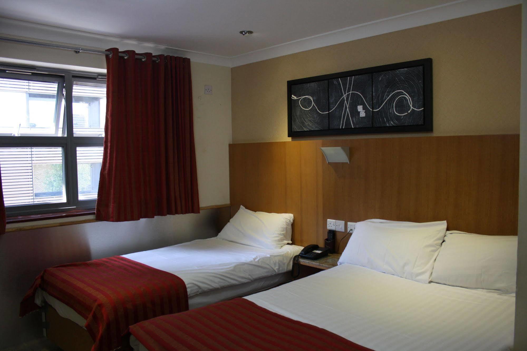 Eurotraveller Hotel- Express Hotell 3*