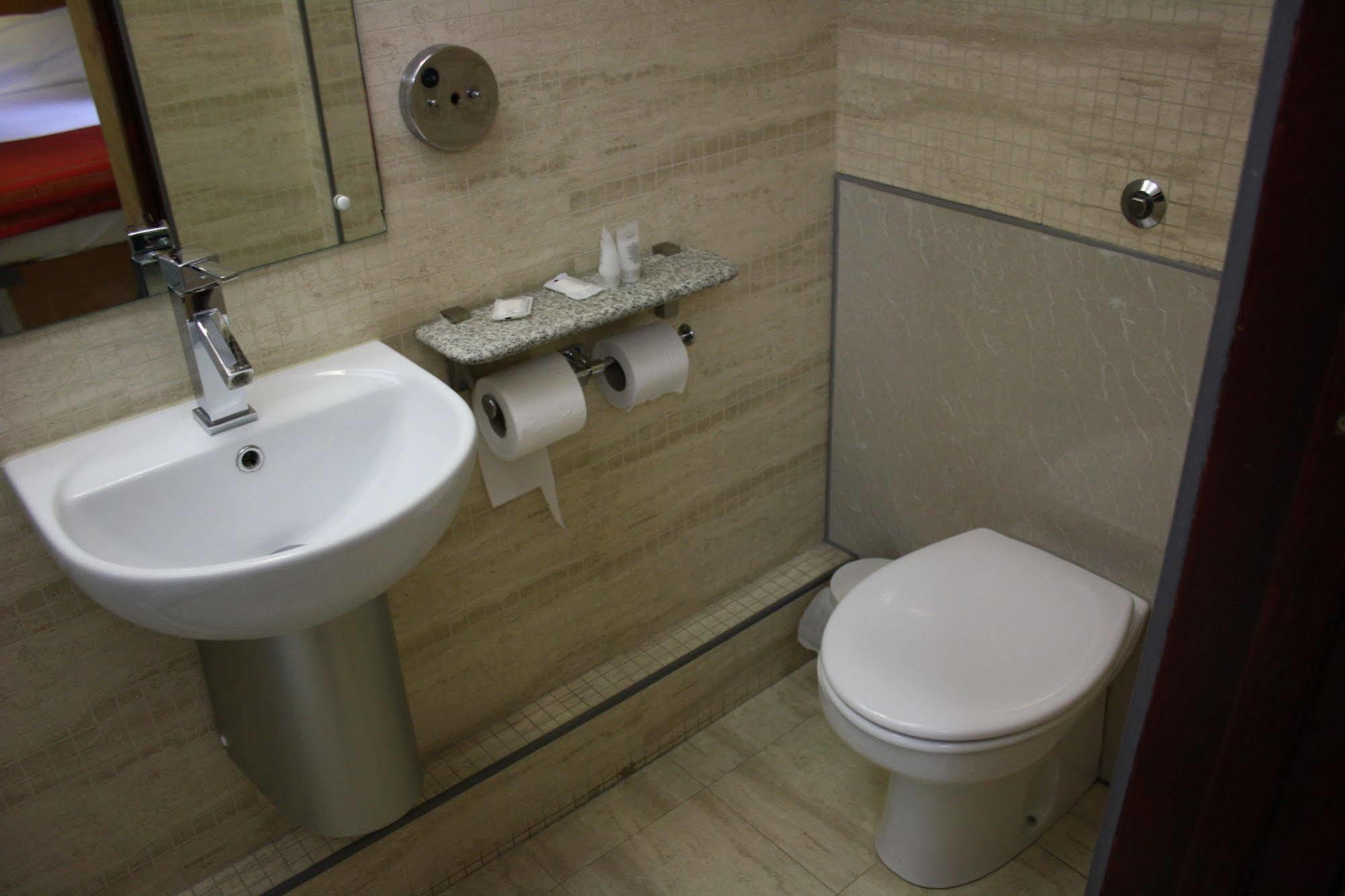 Eurotraveller Hotel- Express Hotell 3*