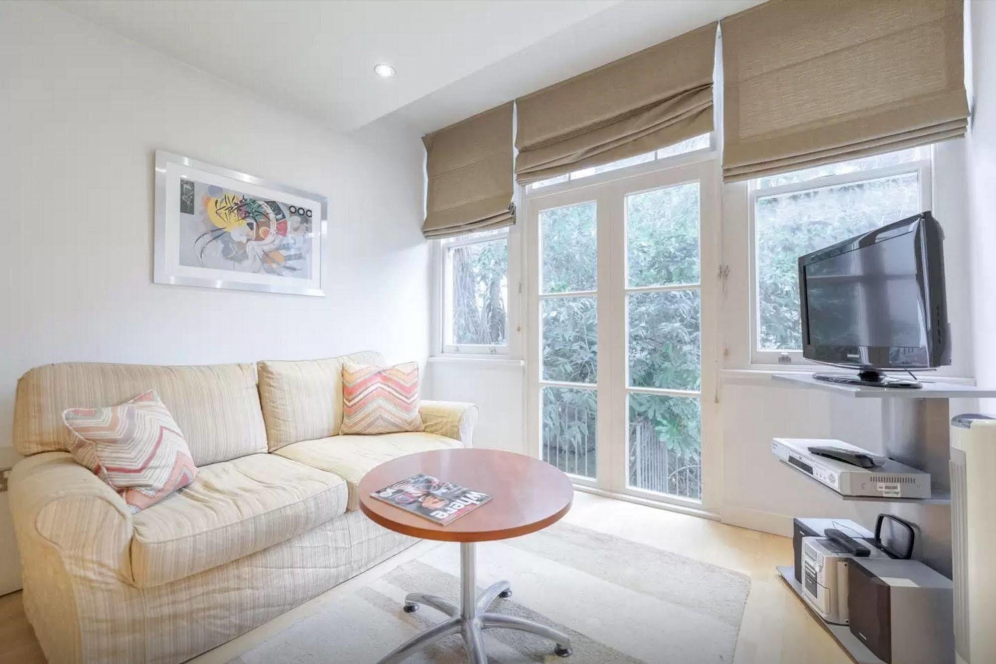 Princes Square Apartment *