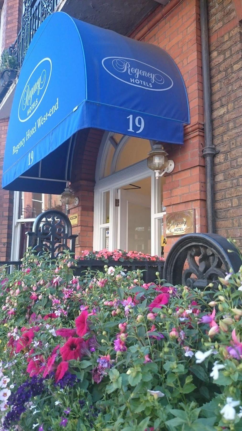 Bed & Breakfast Regency Westend 3*