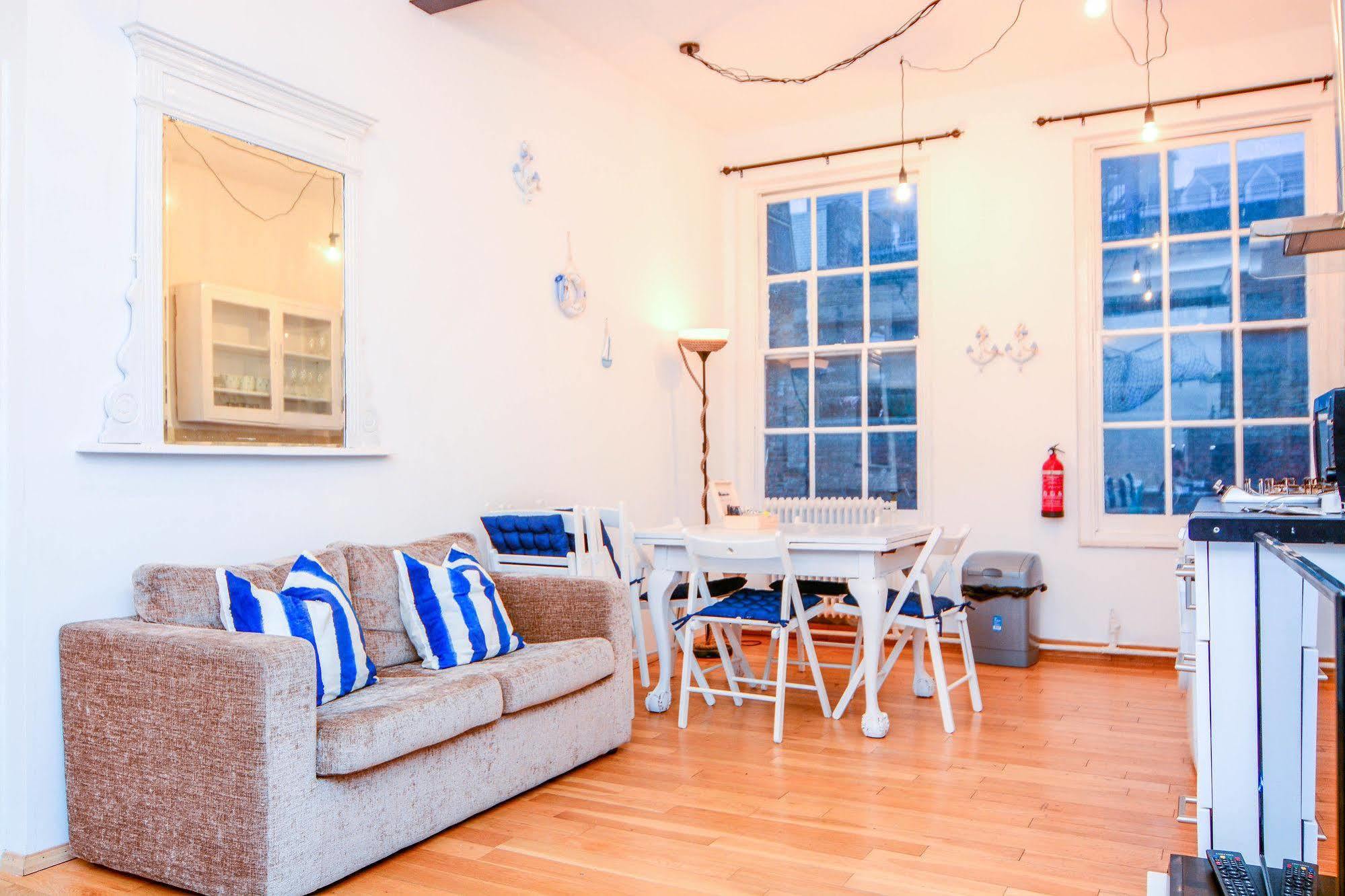 Wharf - Vintage Central 3*