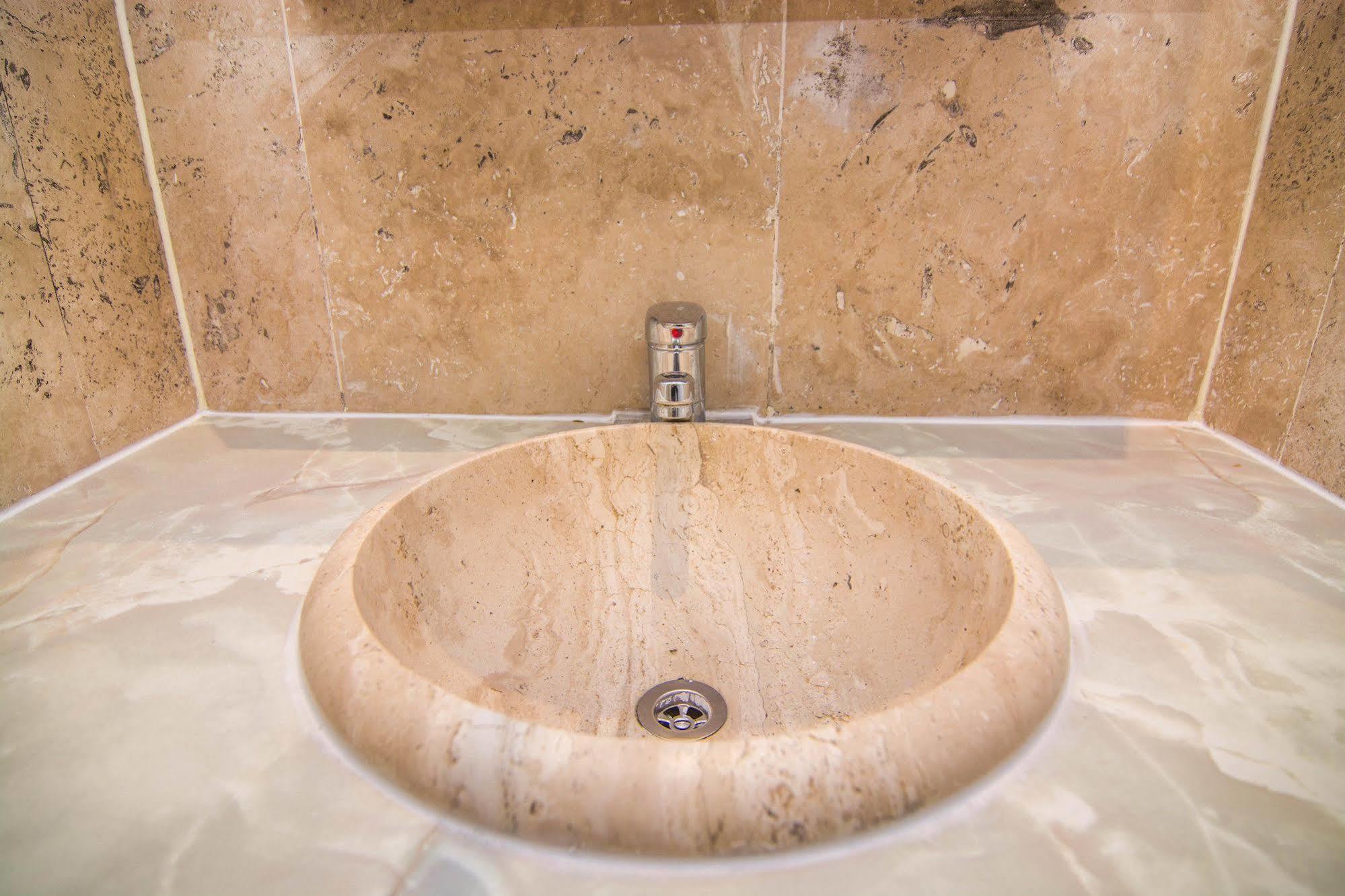Wharf - Vintage Central 3*
