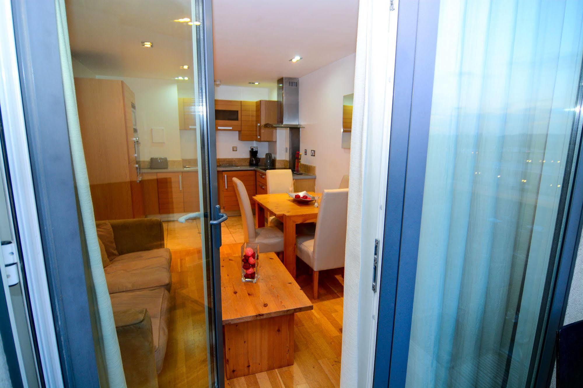 Wharf Tower Apartment *