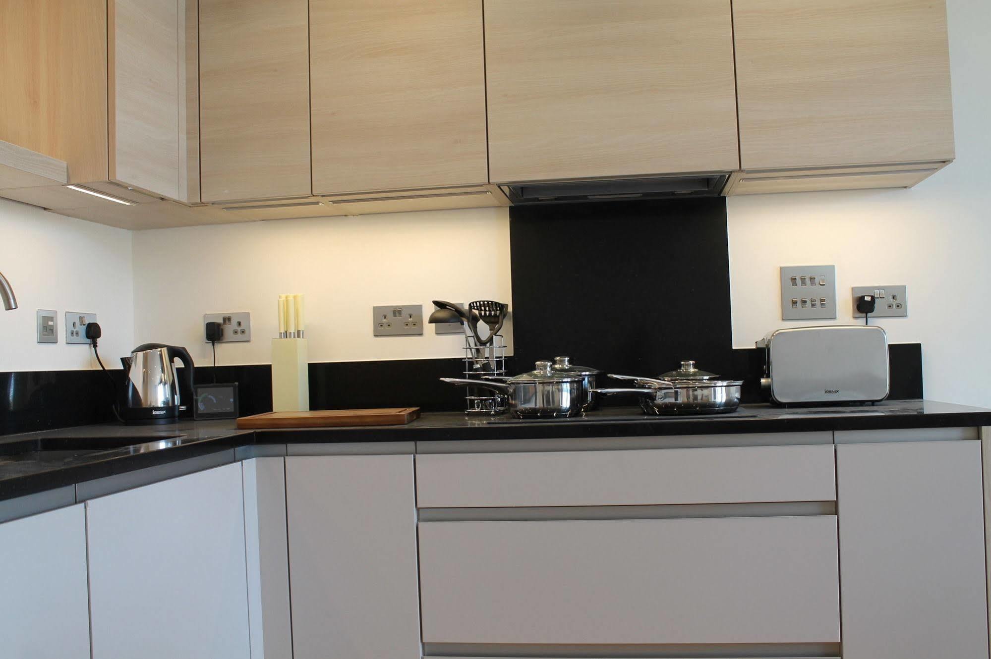 Portobello Square Apartment *