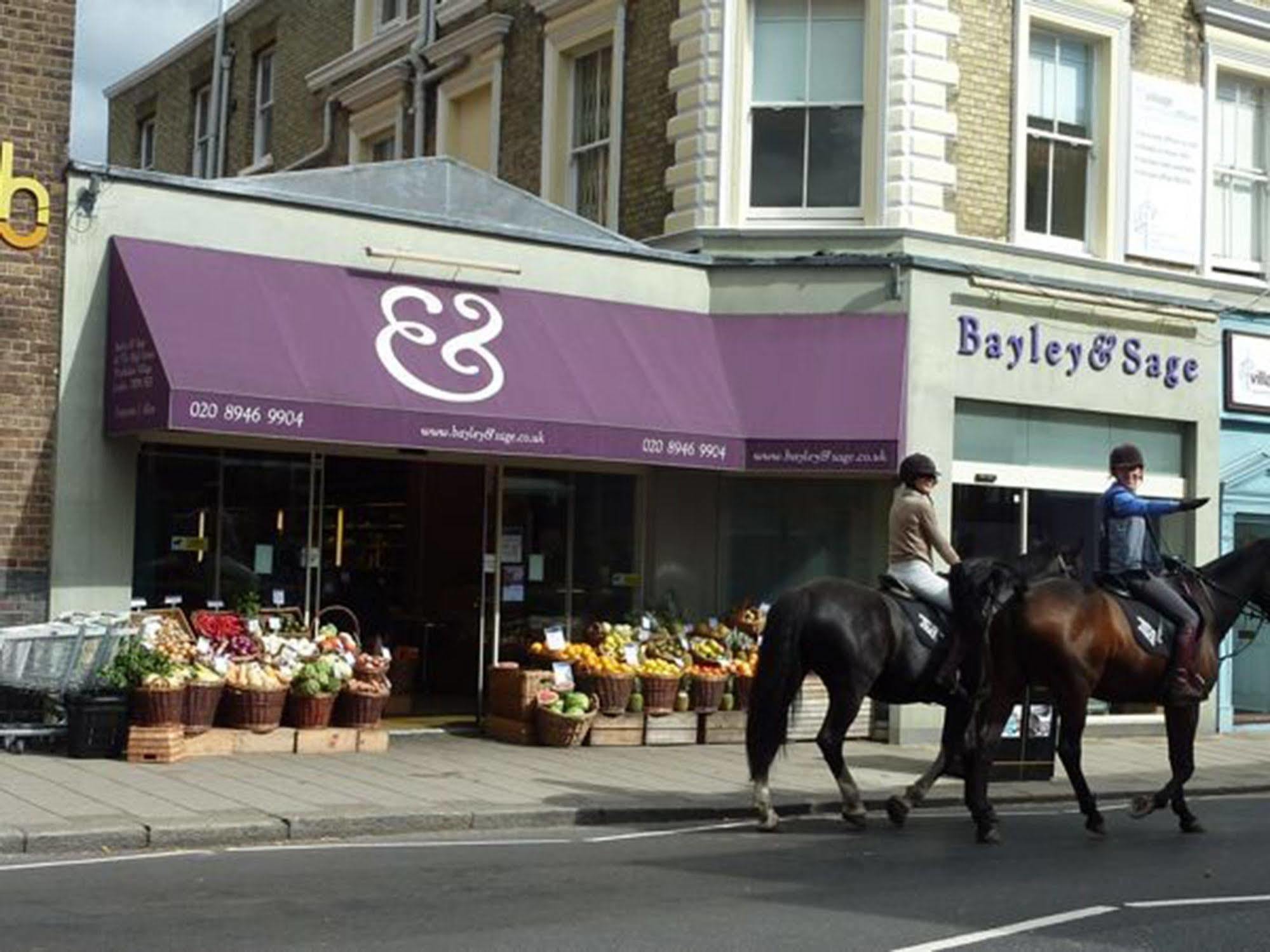 Lovely Garden Apartment In Wimbledon Town Centre With Private Parking By Wimbledon Holiday Lets Apartment *