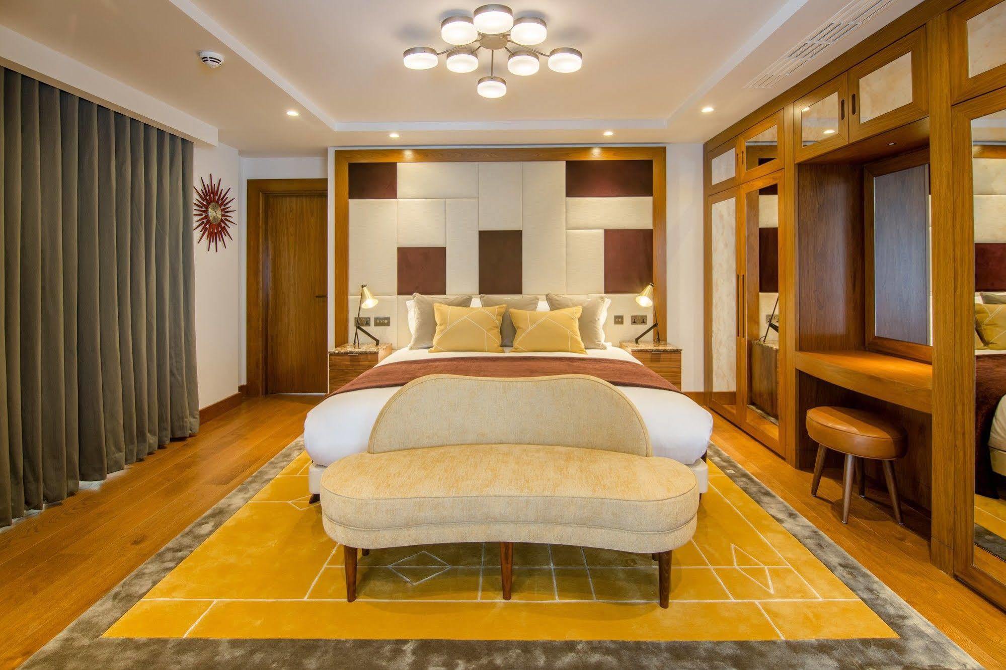 Devonshire Club & Hotel