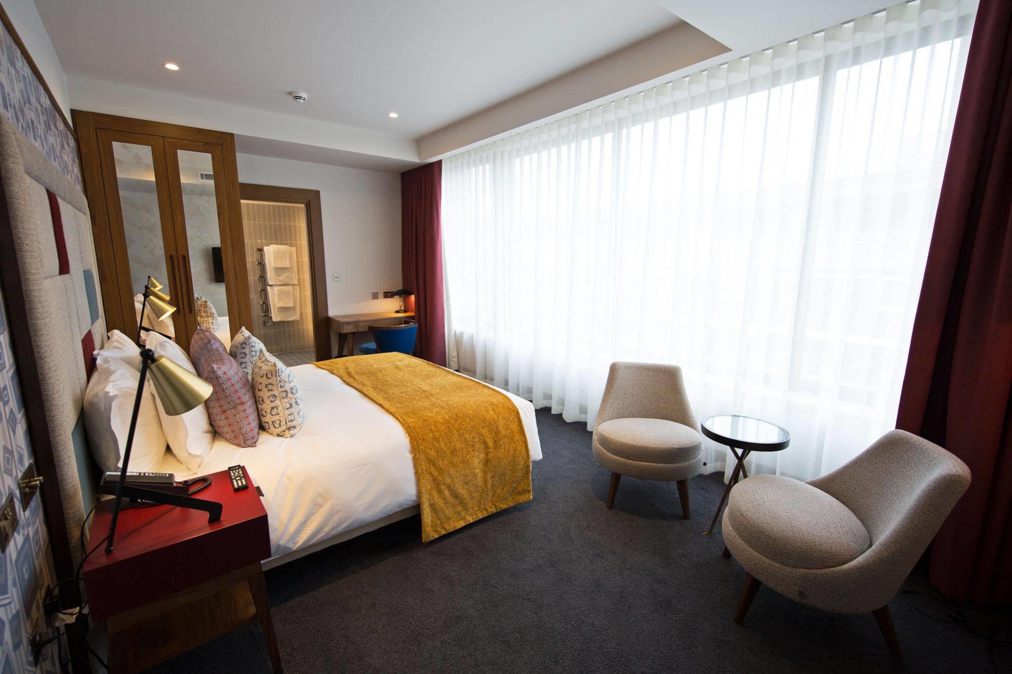 Devonshire Club & Hotel