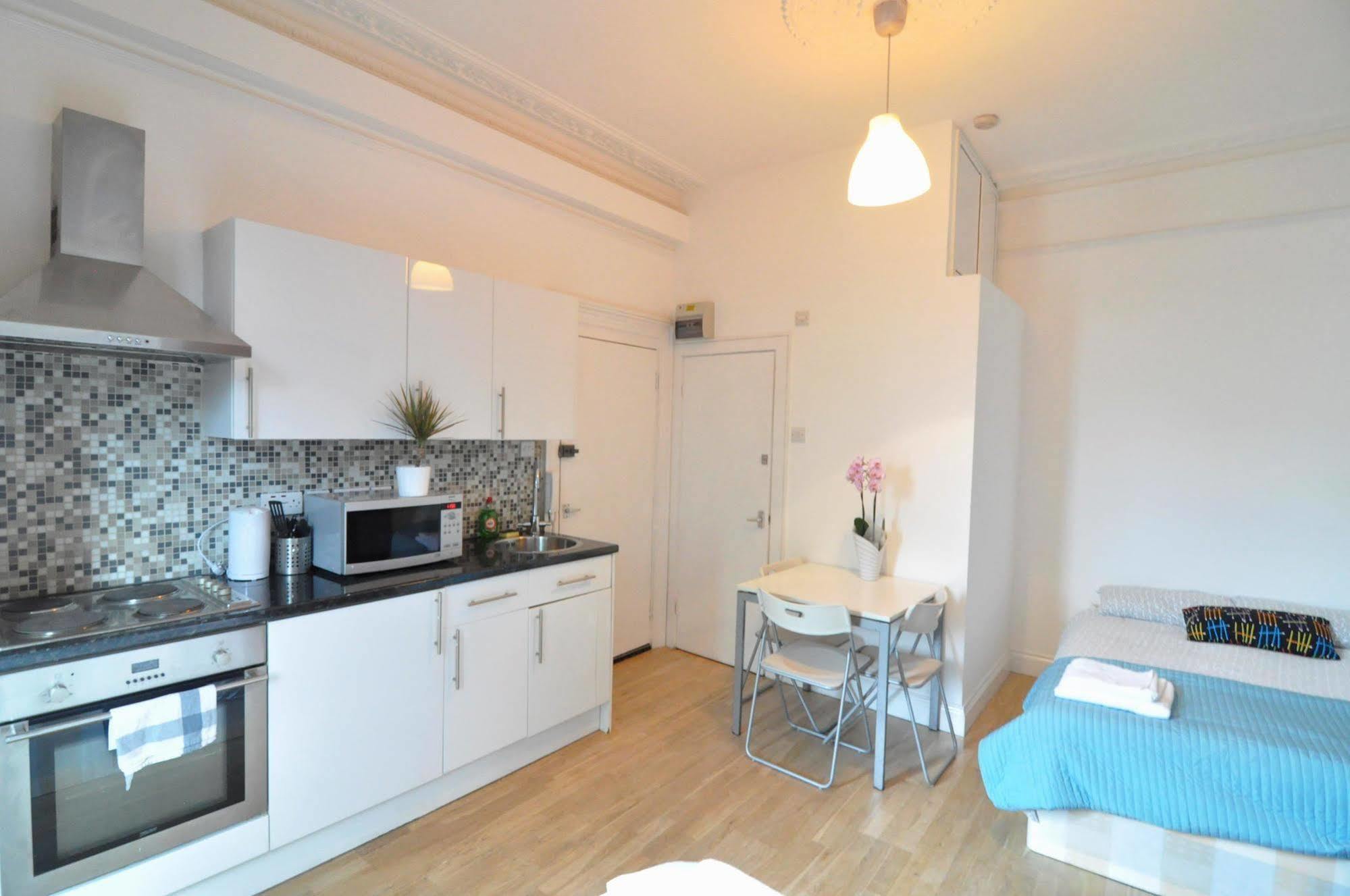 Piccadilly Apartment *