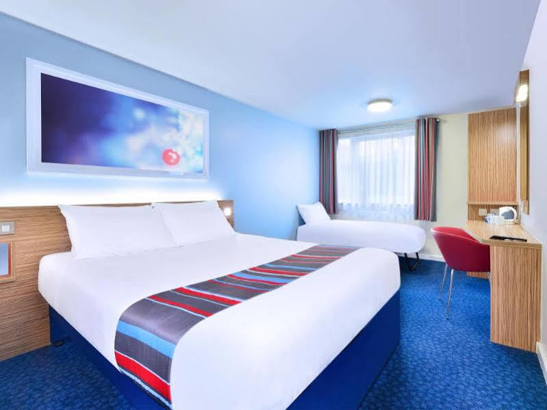 Travelodge Chigwell Hotell 3*